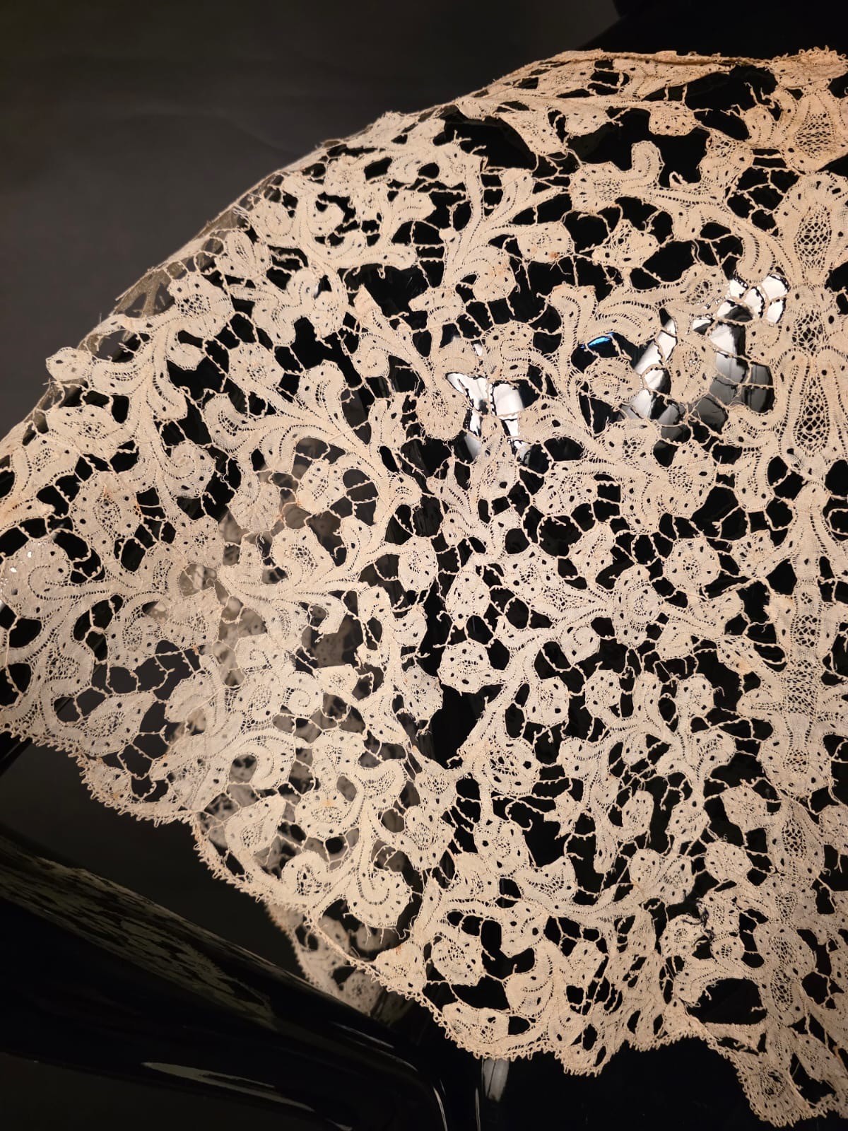 HAND MADE 18TH C LARGE LACE CAPE COLLAR FOR DRESS W FINE PICOT BRIDES