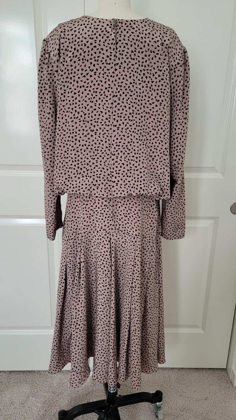 Vintage Jordan Ari Dress Leopard Print Flowy Long Sleeve Brown Pleated Size M