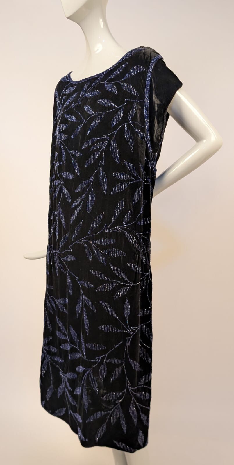 ELECTRIC BLUE GLASS BEAD FLAPPER 1920’S VELVET DRESS W LEAF PATTERN