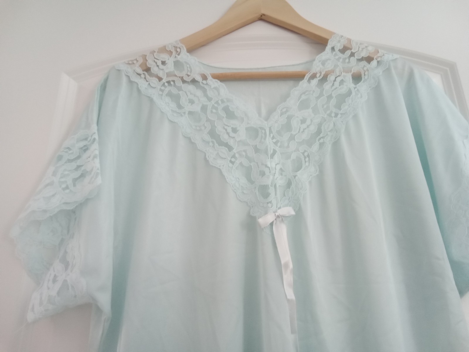 Velrose Vintage Light Aqua Nylon Short Nightgown Size Medium Lace Accents USA
