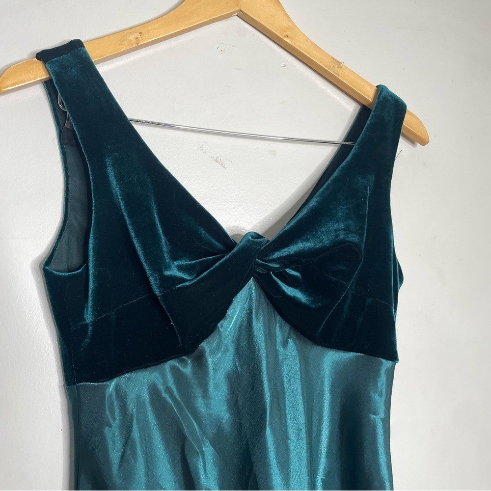 Vintage 90s Y2K Niki Livas Green Velvet and Satin Prom Gown Dress Size 8