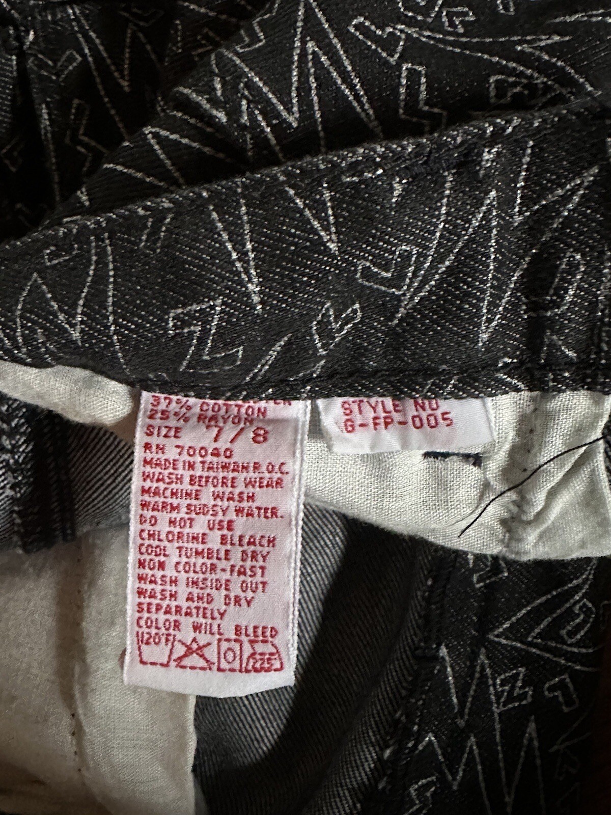 Vintage 90s Geometric Lightning Bolt Print Black & White Jeans 7/8 24″ Waist.