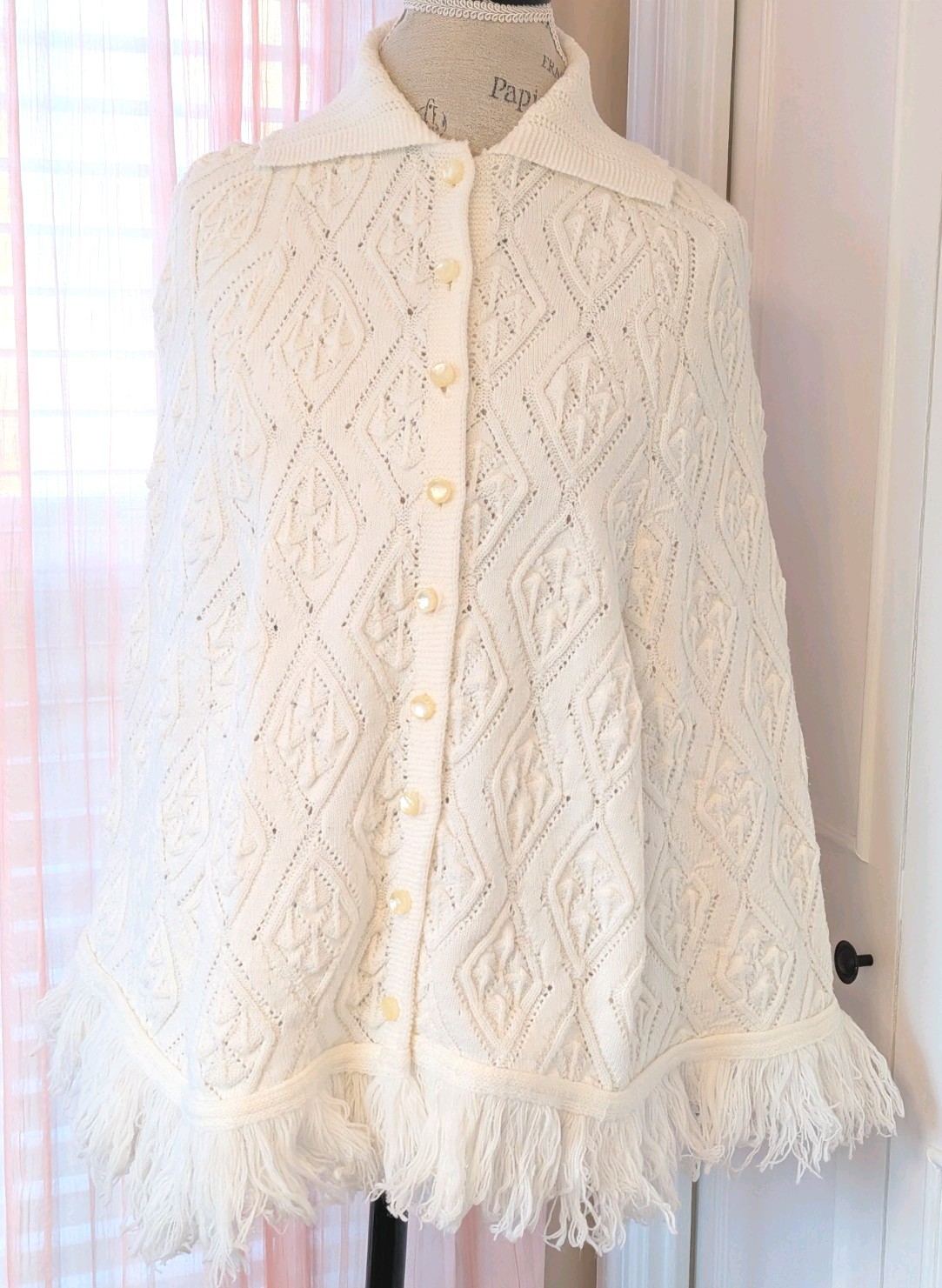Vintage Cream Poncho With Fringe And Scalloped Collar