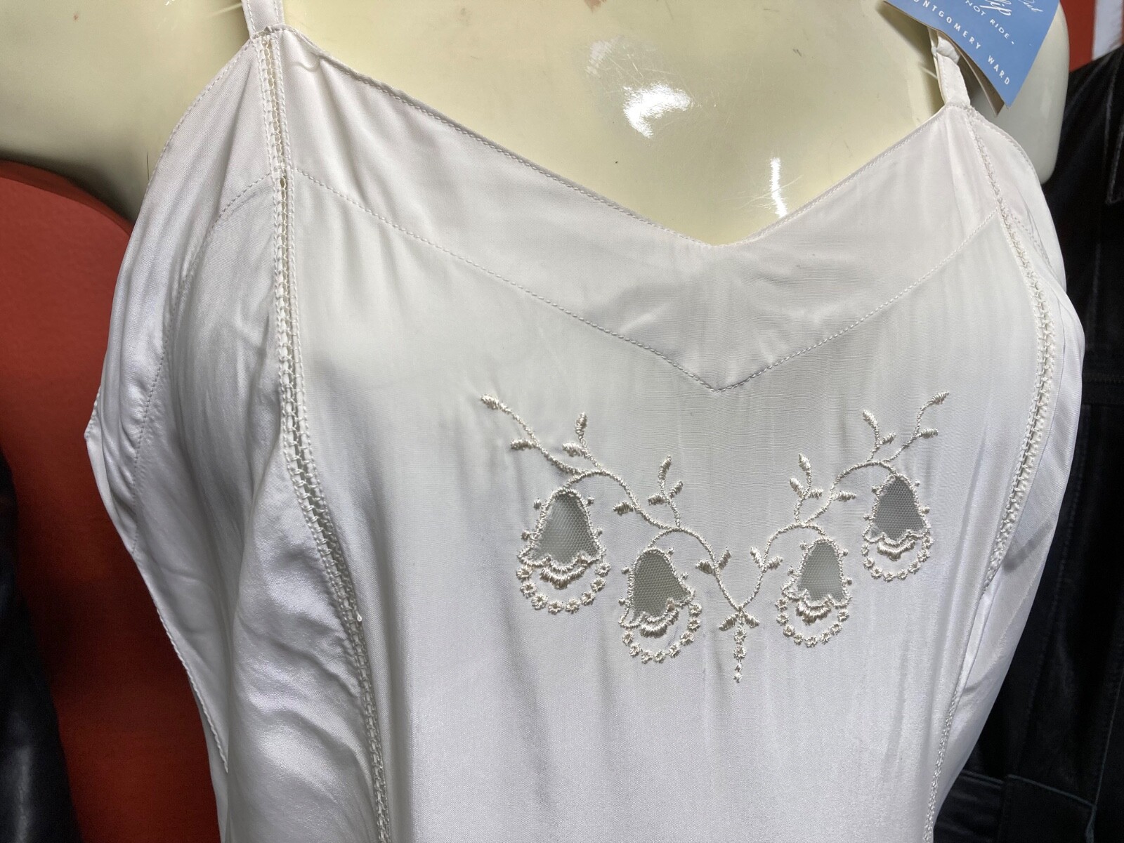 New Old Stock Retro Carol Brent Straight Cut Princess Style Slip Sz 34″ Small