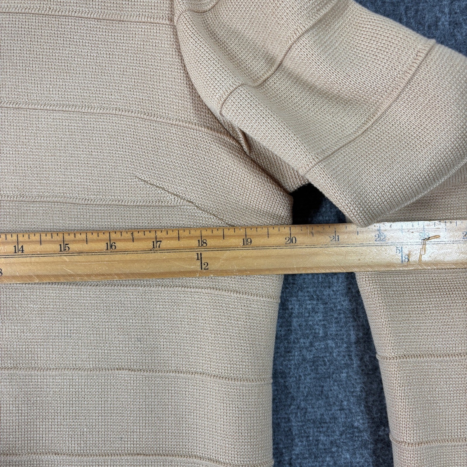 Gina Teresa Vintage 100% Wool Knit Cardigan Jacket Tan Navy Trim Gold Buttons 14