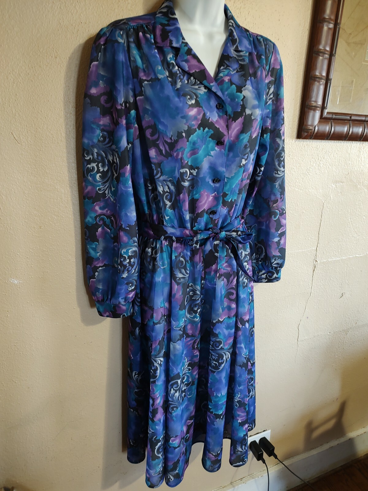 1970’s Beautiful Vintage Blue Black Purple Floral Print Dress Size Small Medium
