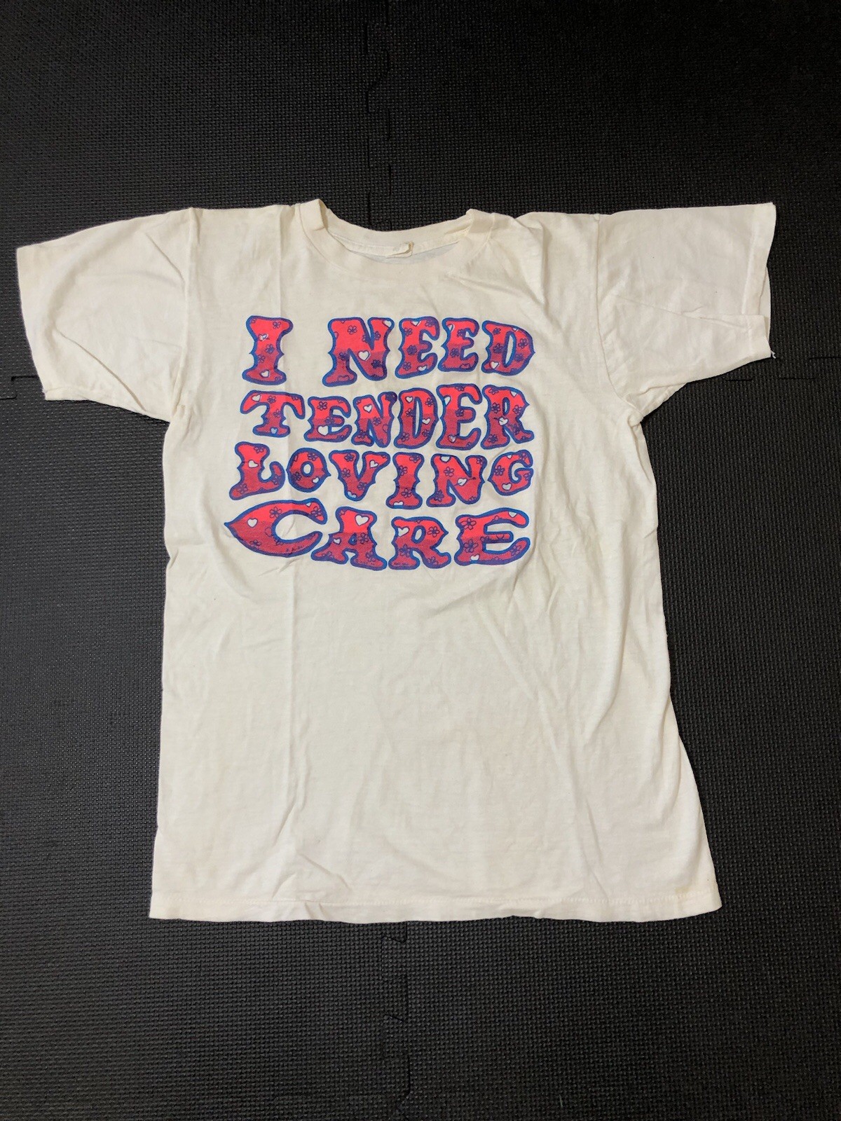 True Vintage 60s „I Need Tender Loving Care” Shirt Women’s Size Medium 38-40