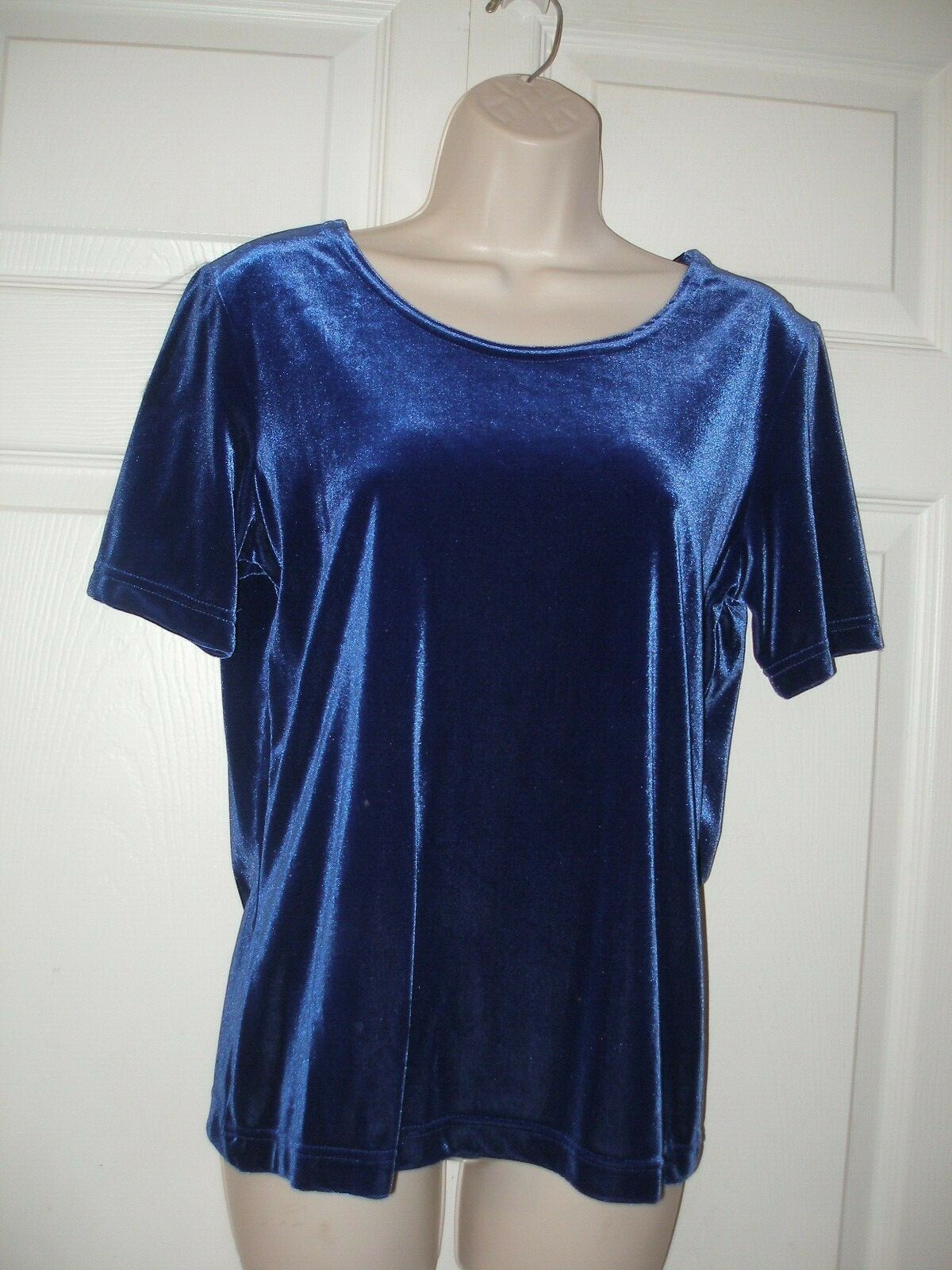 GANTOS Women’s Medium Blue Velvet Top Short Sleeves Round Neck Vintage New