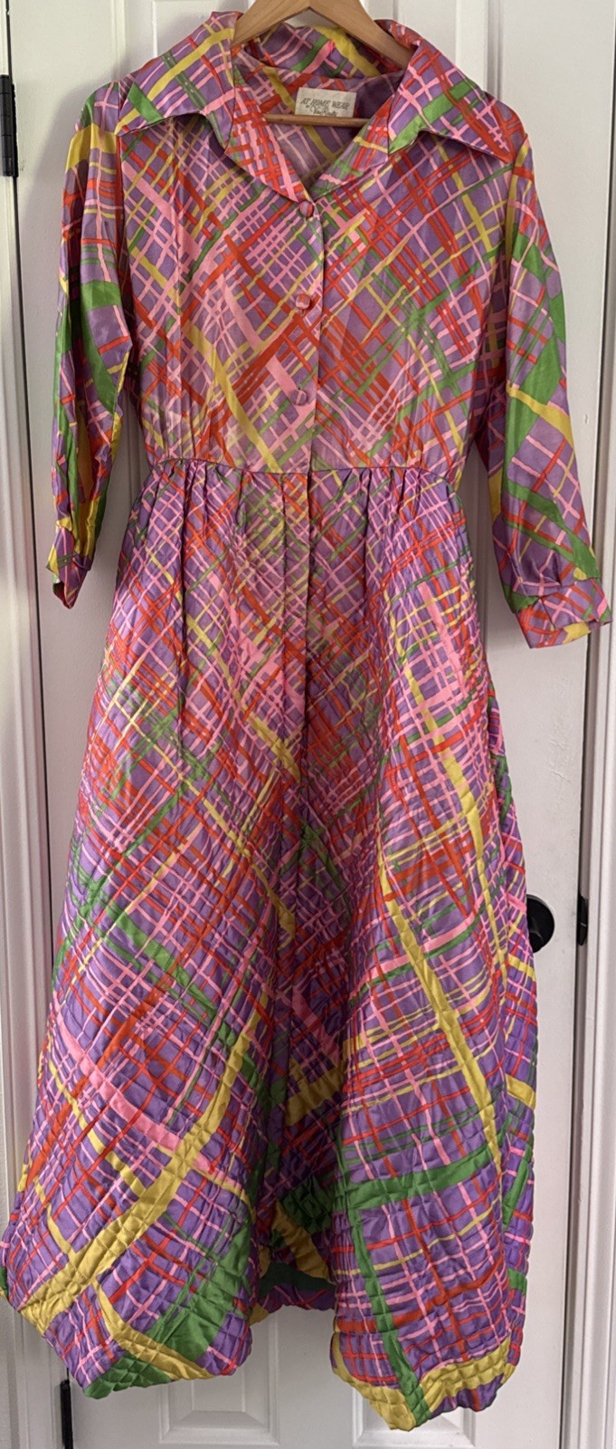 At Home Wear Van Raalte 1970s Quilted Housecoat Bathrobe Nightgown