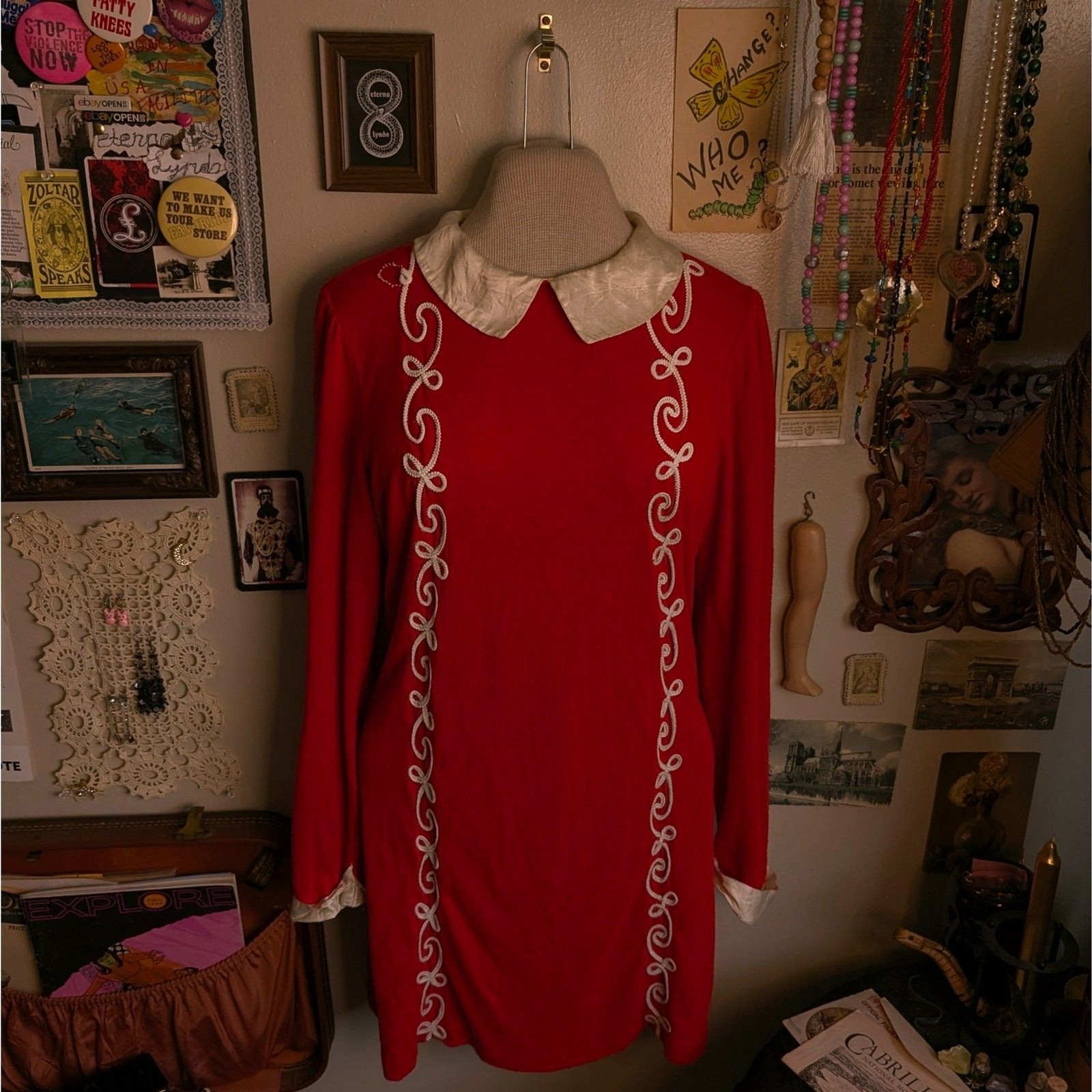 Vintage Embroidered Mini Shift Dress Women’s Medium Red White Collared 60s
