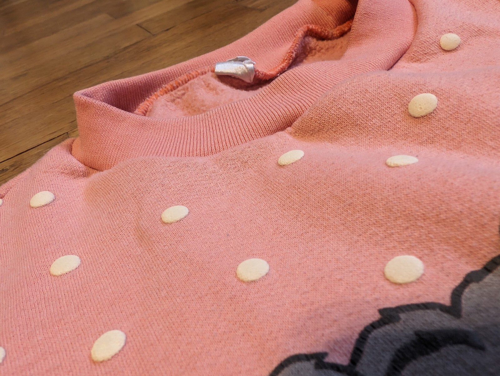 Vtg „Bearly Dressed” Koala Sweatshirt – Medium (?) – Pink Pullover Cute Joke Pun