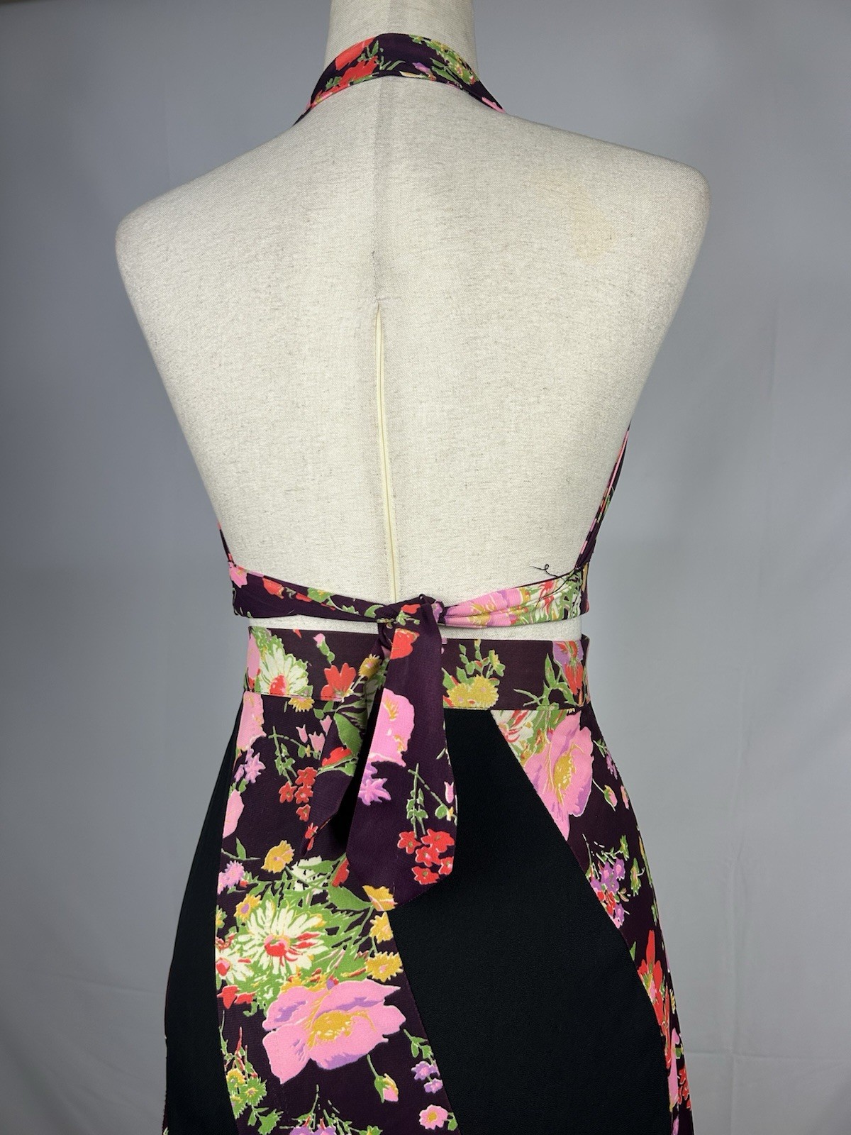 Vintage 70s Pinwheel Floral Two Piece Halter Top Maxi Skirt Set XS/S Mod GoGo