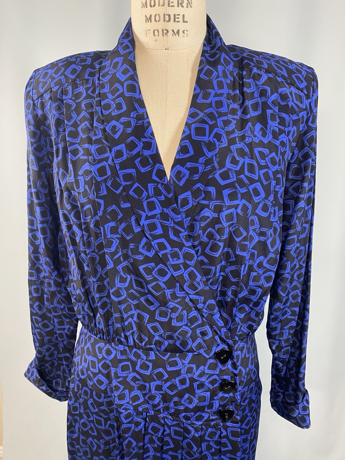Vintage Dress SIZE LARGE blue rayon 80s 90s classic long sleeve SECRETS USA
