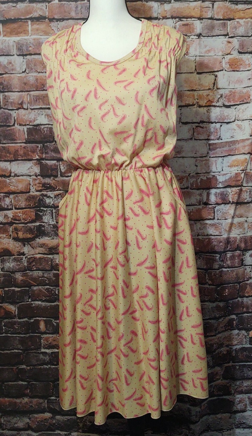 VINTAGE 100% POLYESTER MAXI DRESS 1970s TAN PINK FEATHER DESIGN POCKETS