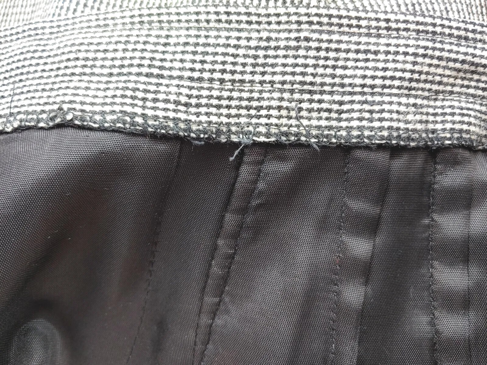 Vintage Black & White Houndstooth Straight Fitted Skirt 26″ Waist Size 2?