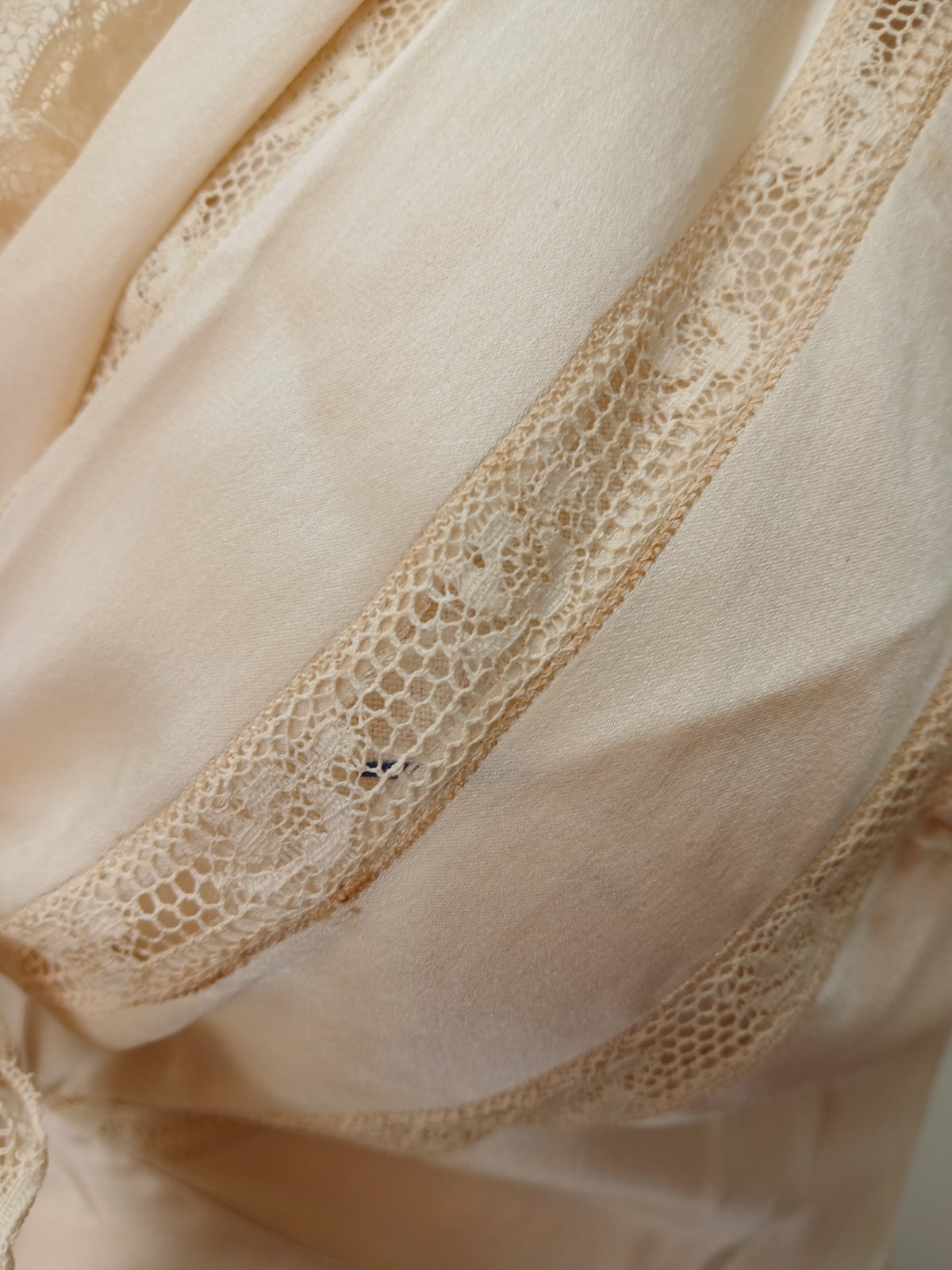odette barsa vintage 1940s Creme Silk And Lace Dressing Gown
