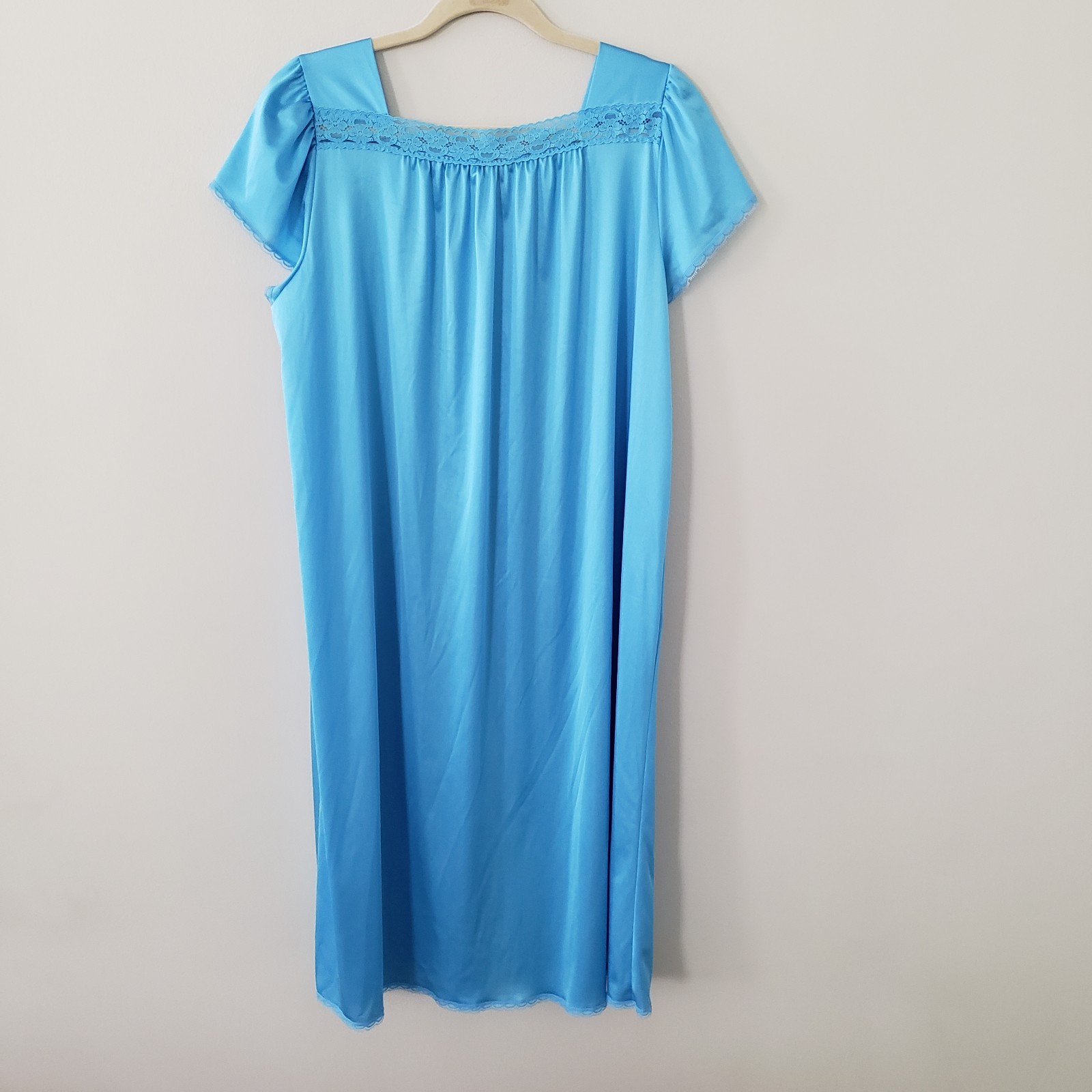 Vintage Vanity Fair Satin Nightgown MED Embroidered Flowers Lace Trim USA Blue