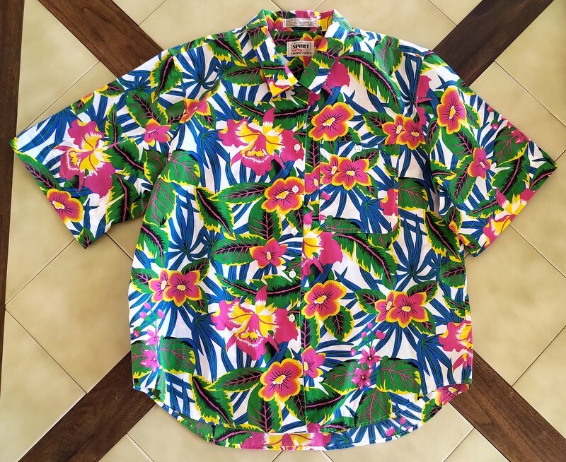 Vintage CARRIAGE COURT SPORT Women’s Tropical Floral Cotton Hawaiian Shirt (L)