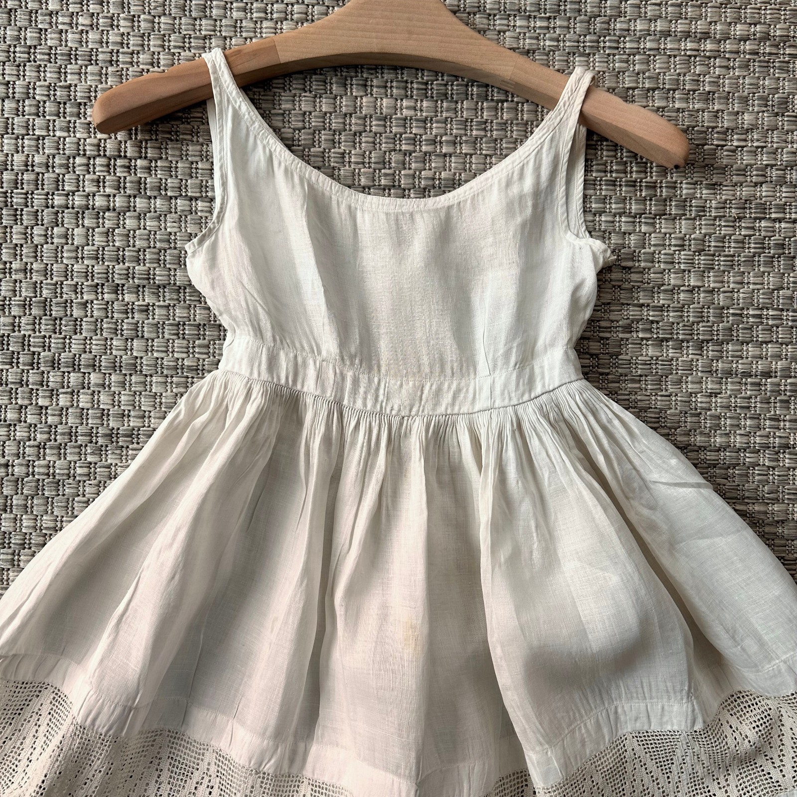 Antique 1890s 1900s Edwardian Girls Linen Dress Crochet Lace Trim 25 Bust