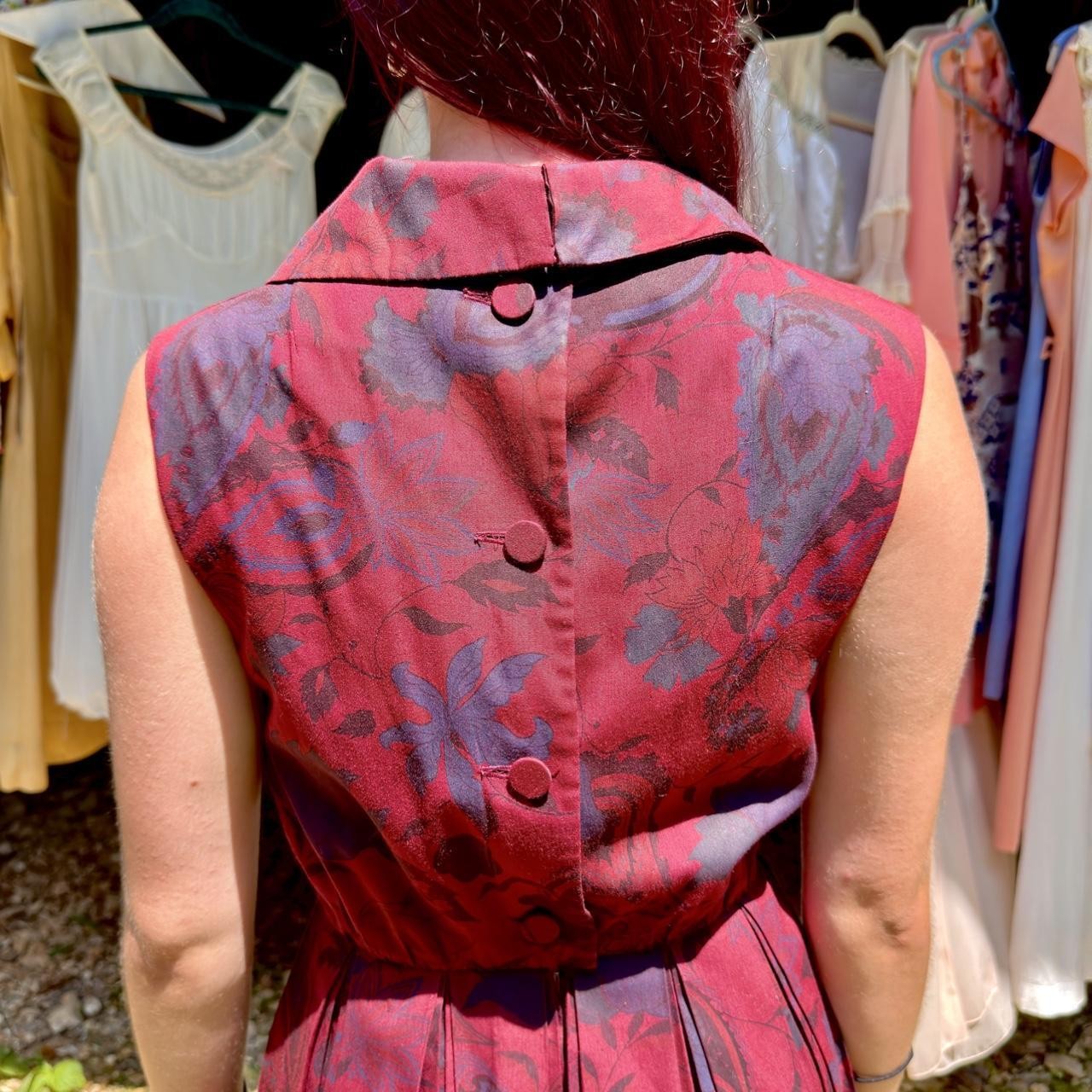 50s sleeveless day dress w/ covered button back pussybow floral cotton rayon