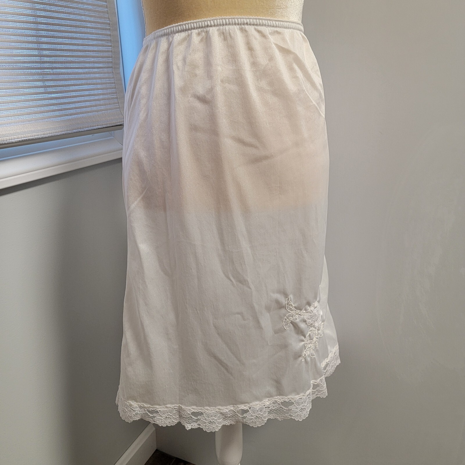 Vintage Lingerie by Vincent Half Slip Lace Nylon Pearl Off White Size Medium