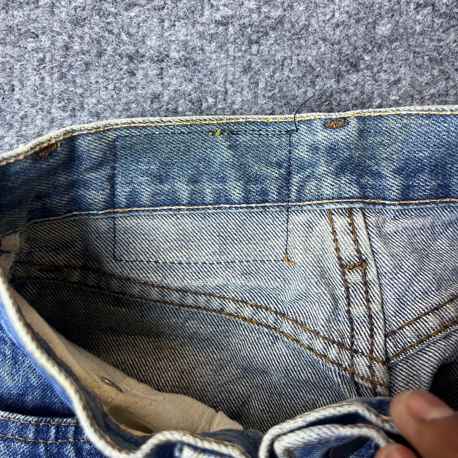 Levi’s Jeans Womens Size 22 Blue Distressed Straight Leg Denim USA Made 514 Fair