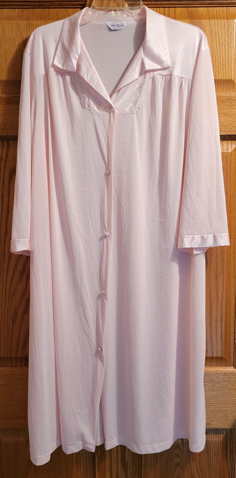 VTG Vanity Fair Gown Robe Nylon Size 40 Buttons Pocket 3/4 Sleeves Soft Girl