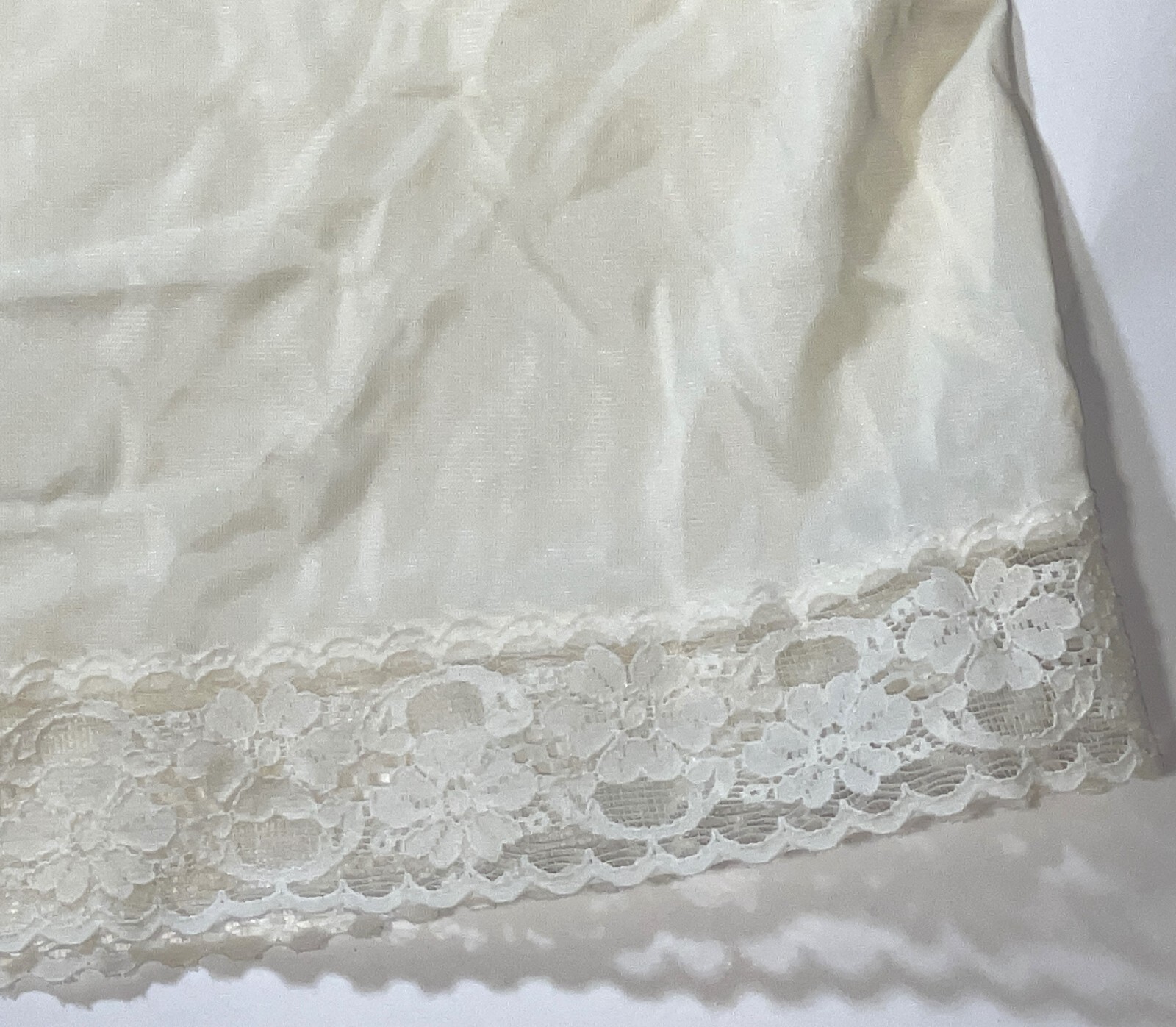VTG Vanity Fair C. Glow Full Slip Dress 38 Nylon Floral Lace Lingerie 10-103 24″