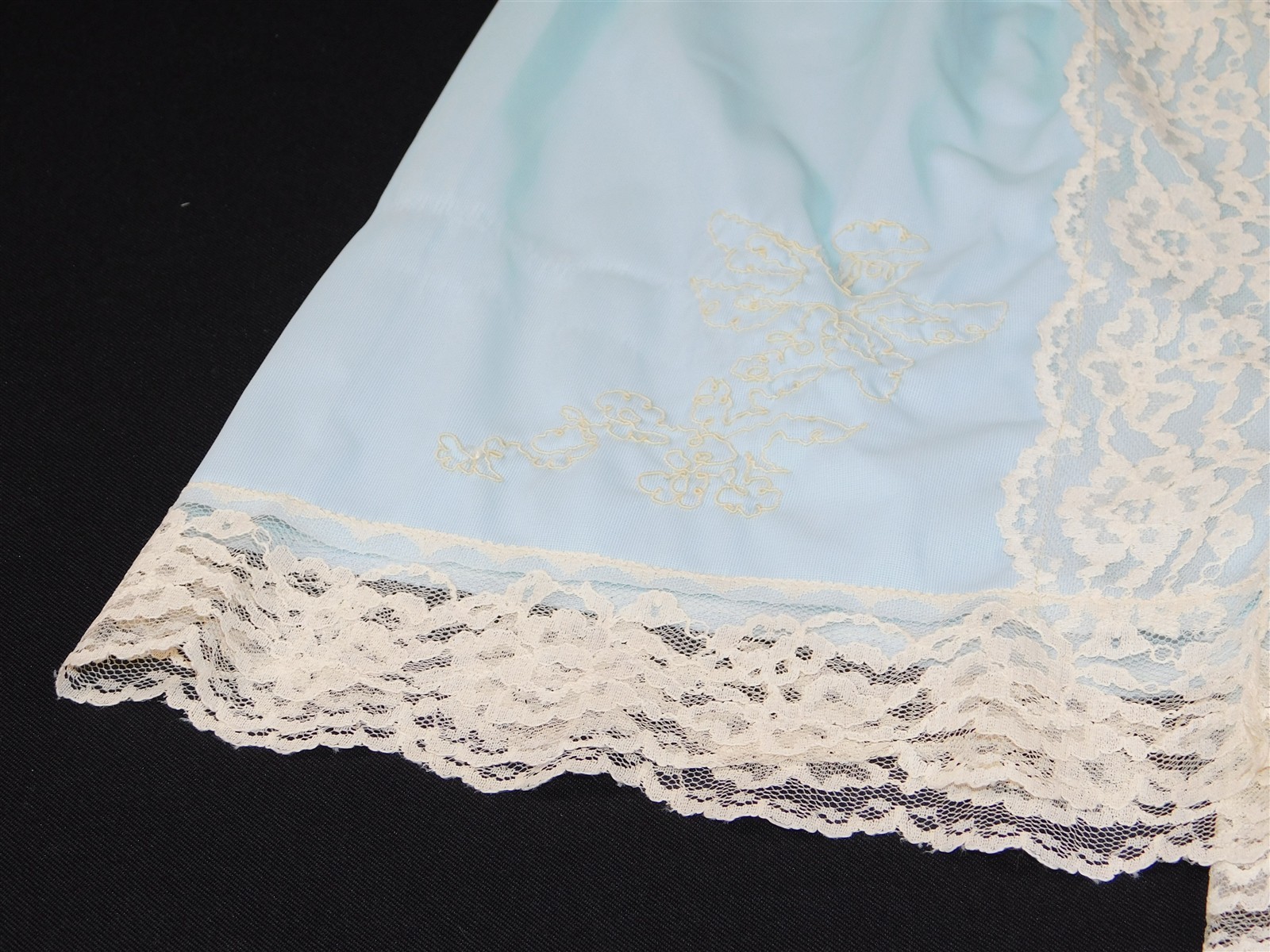 Vtg 1960s Blue Nylon Slip Embroidery Accents & Lace Hem Small Aristocraft