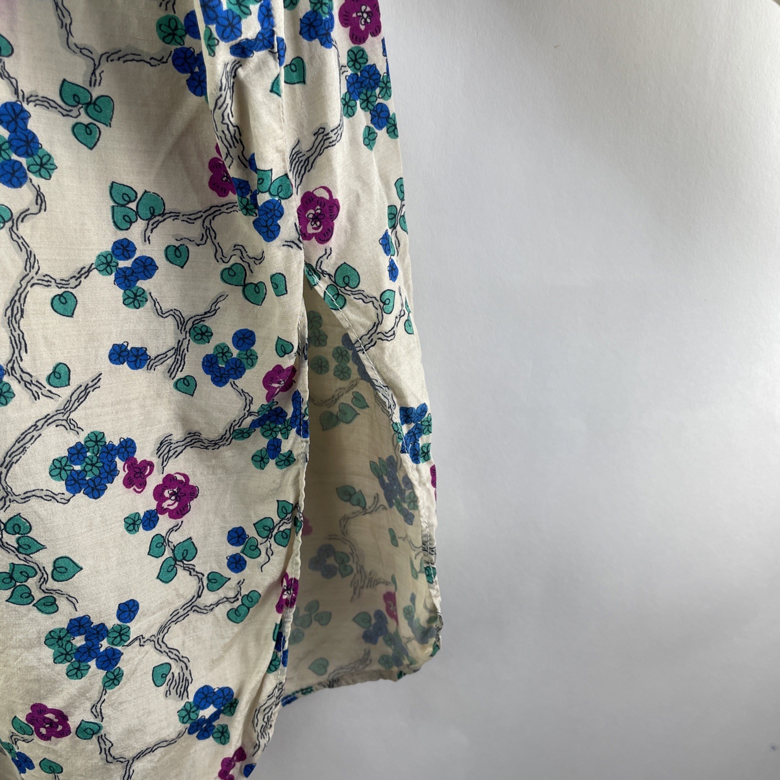 Vtg 40’s Nani of Hawaii Pure Silk Blouse Knot Button Floral 3/4 Sleeve Medium