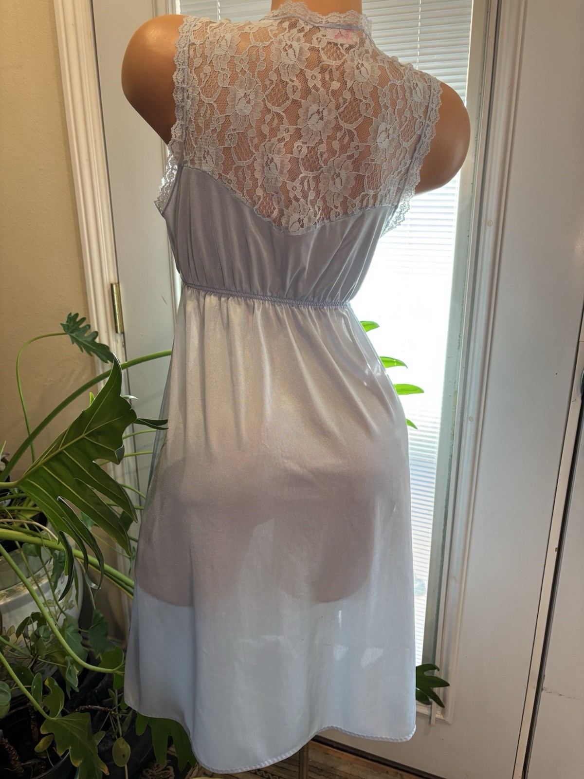 Vtg Silky Wide Lace SILKY SOFT NYLON Nightgown Negligee Gown w Tie front Dress