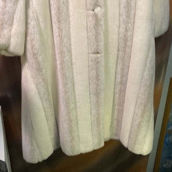 Vintage 1960’s White Gray Faux Fur Coat Satin Lining Size 44” Chest Medium