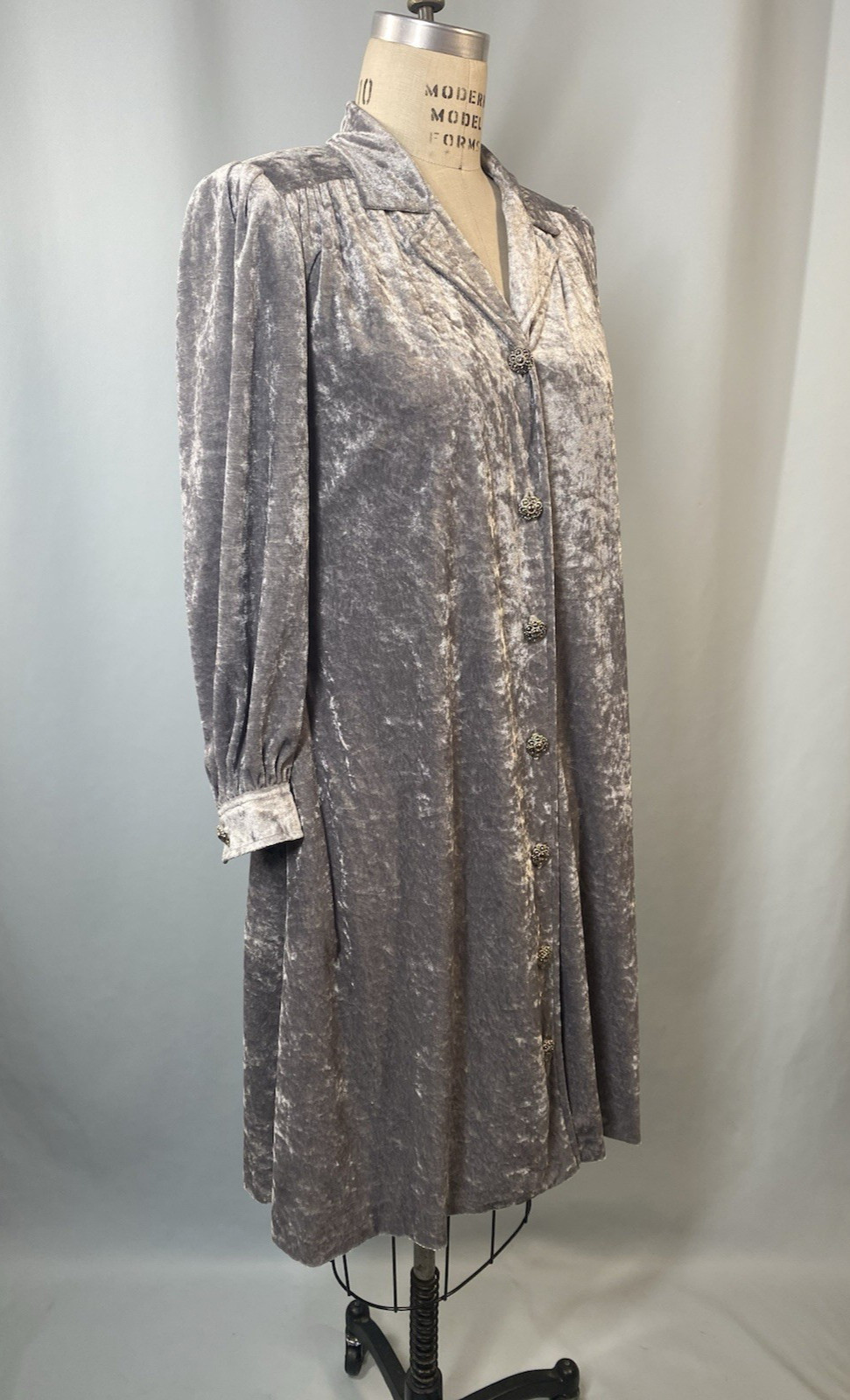 Vintage Dress SIZE LARGE 10 PETITE silver gray velvet long sleeve 80s 90s