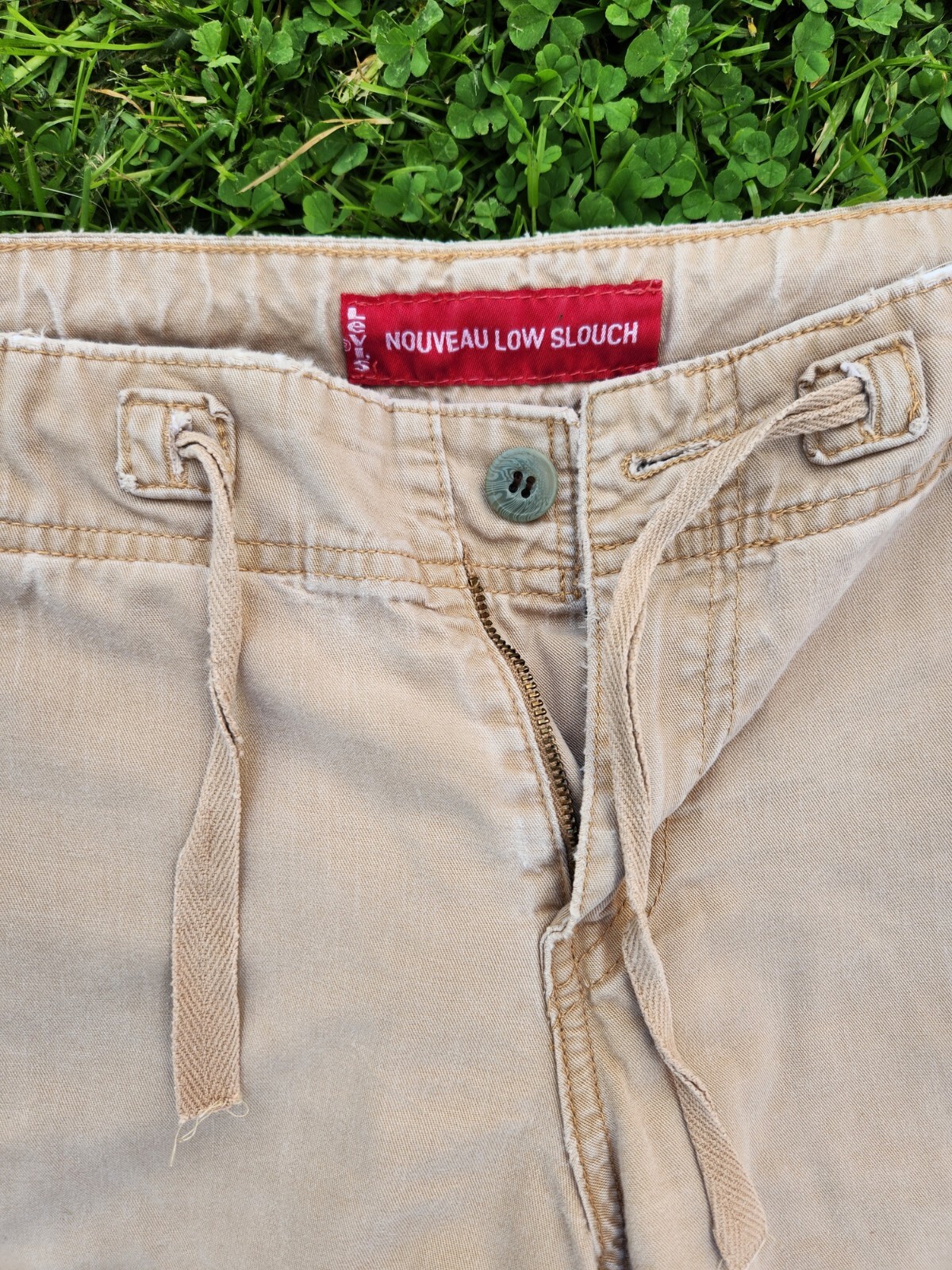 Vintage Levis Nouveau Low Slouch Capri Pants Beige Size Small Misses Red Tab