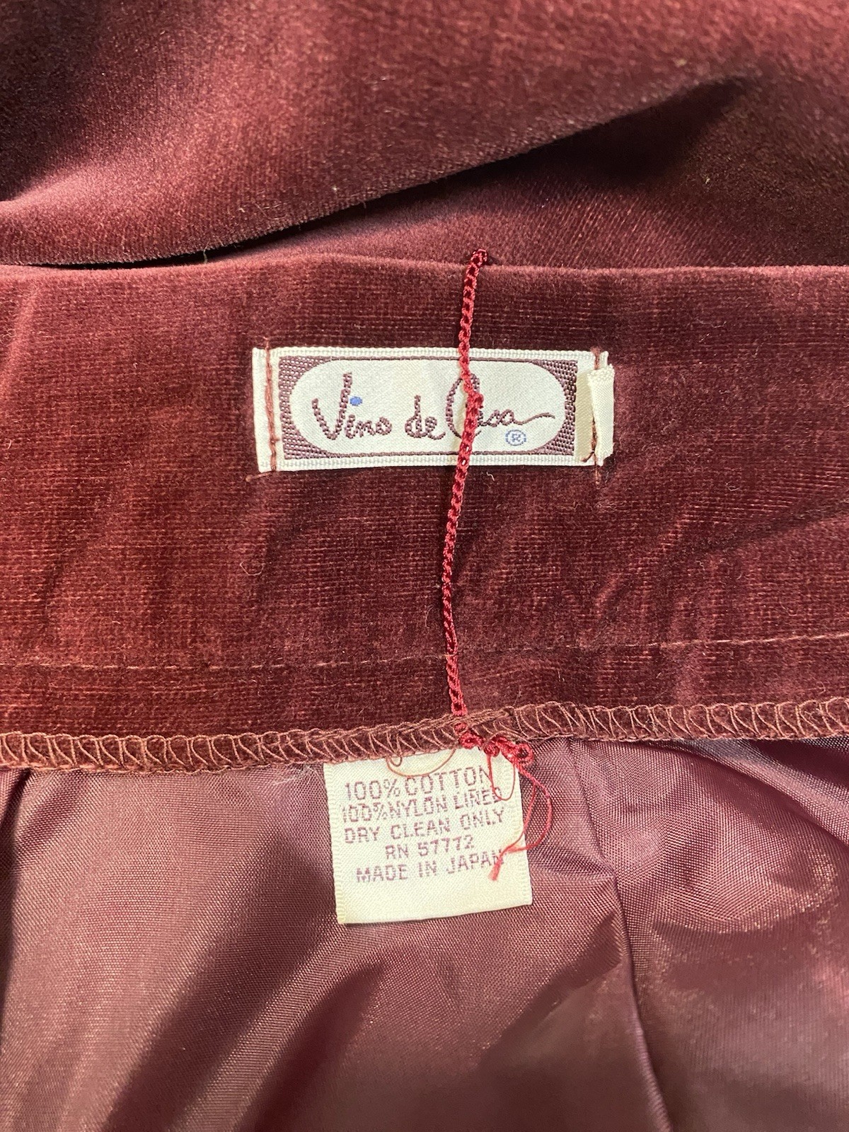 Vintage Skirt Suit Women’s SIZE EXTRA SMAL XS 5 red velvet 70s 80s VINO DE CASA