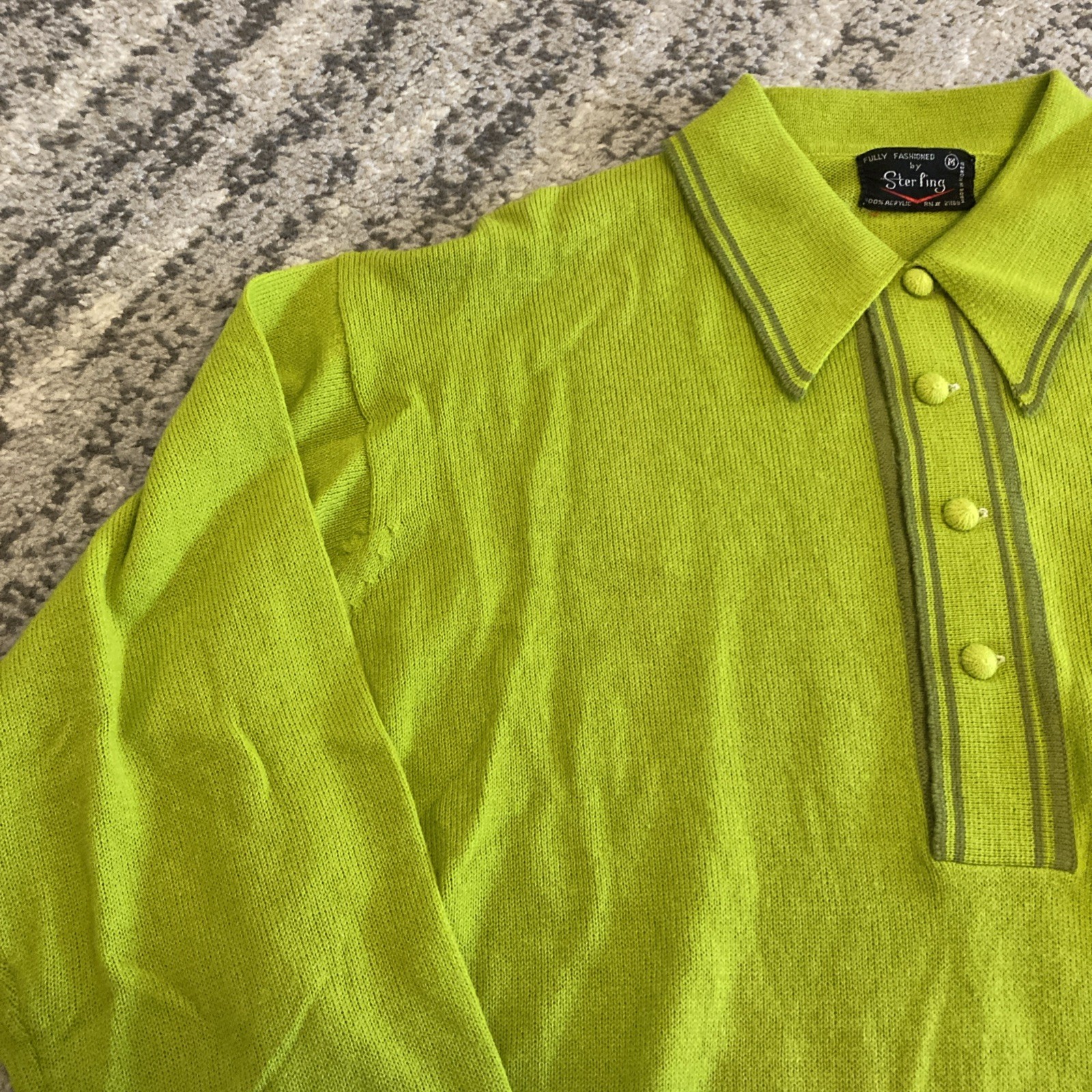 Vintage Sterling Green Sweater – Made in Korea 100% Acrylic – Medium Read