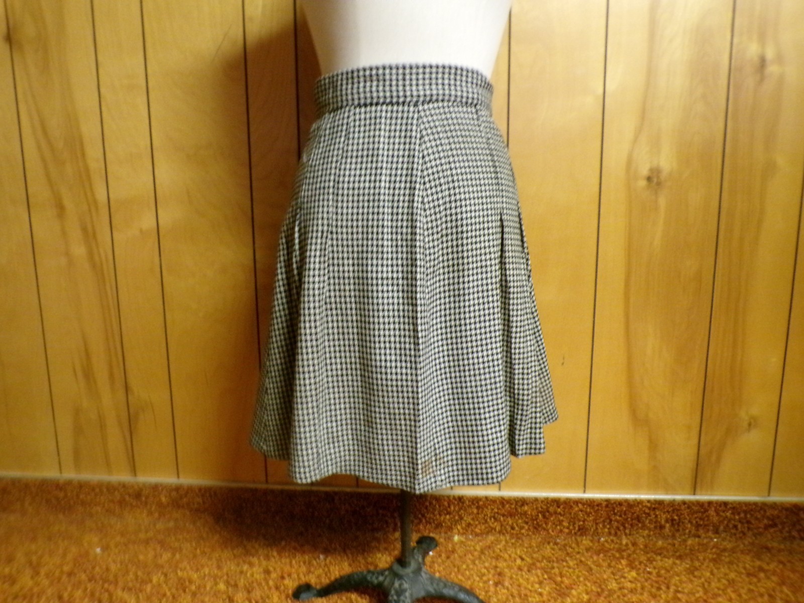 Vintage 1950’s Wool Rayon Blend Black Herringbone Pleated Skirt Waist 28″