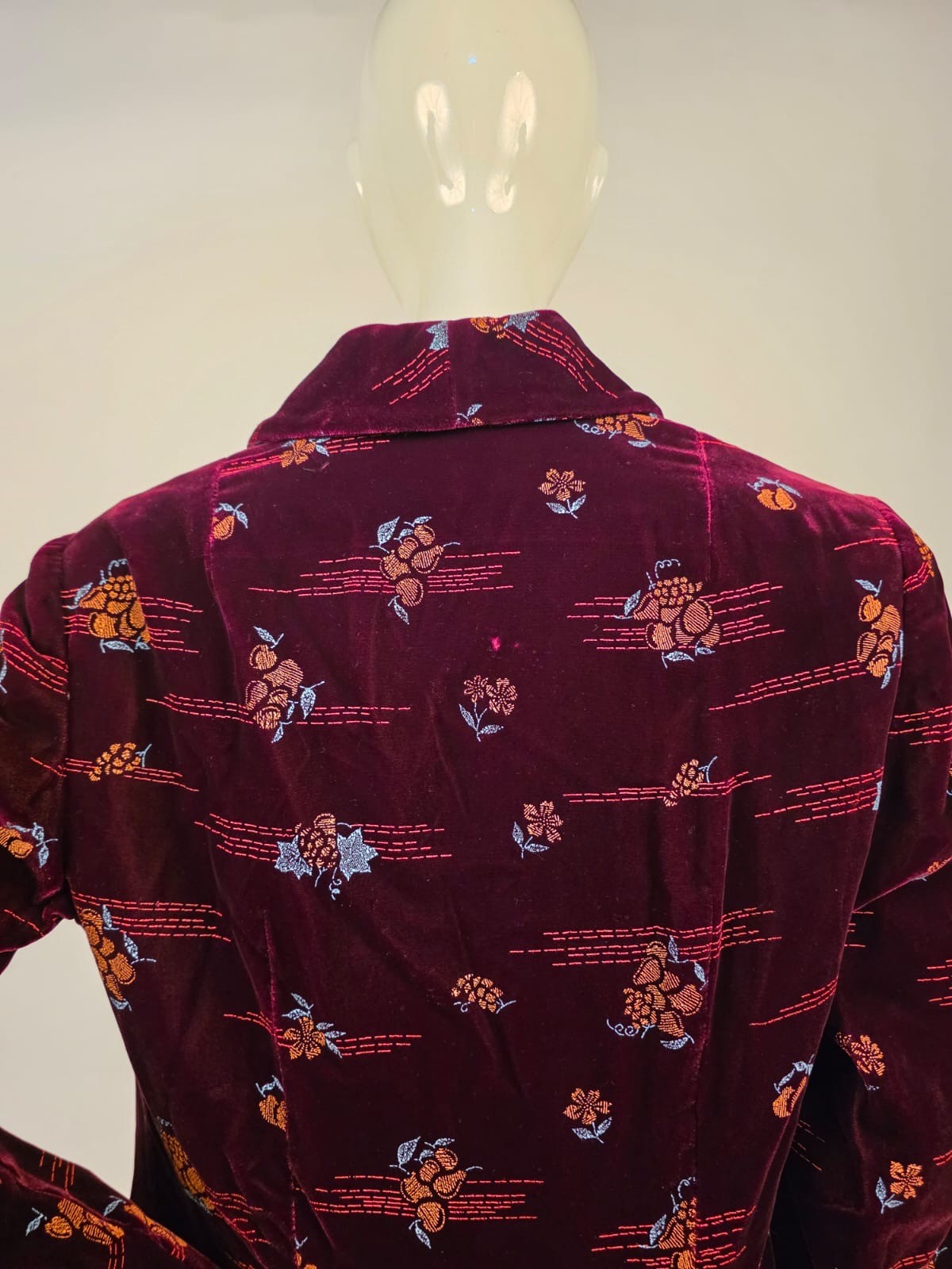 VINTAGE 1970’S PLUSH VELVET BLAZER JACKET W FLOCKED FRUIT PRINT