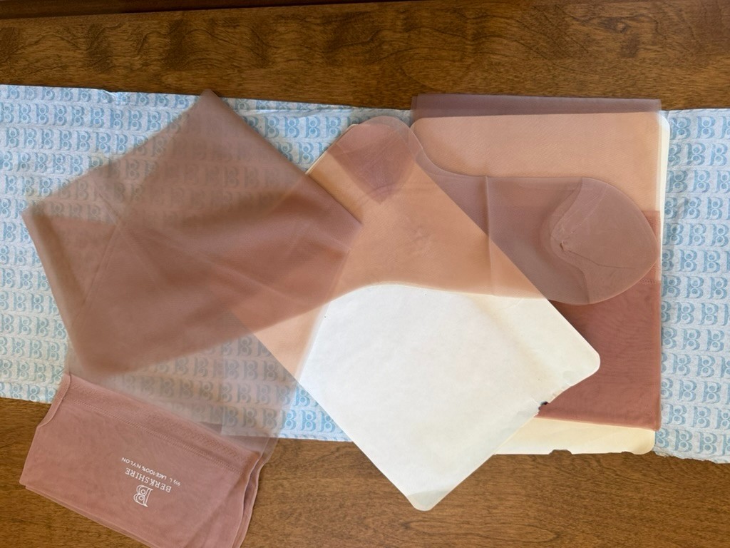 4 Pair Vintage Berkshire Nylon Stockings Size 9.5/36 New Old Stock