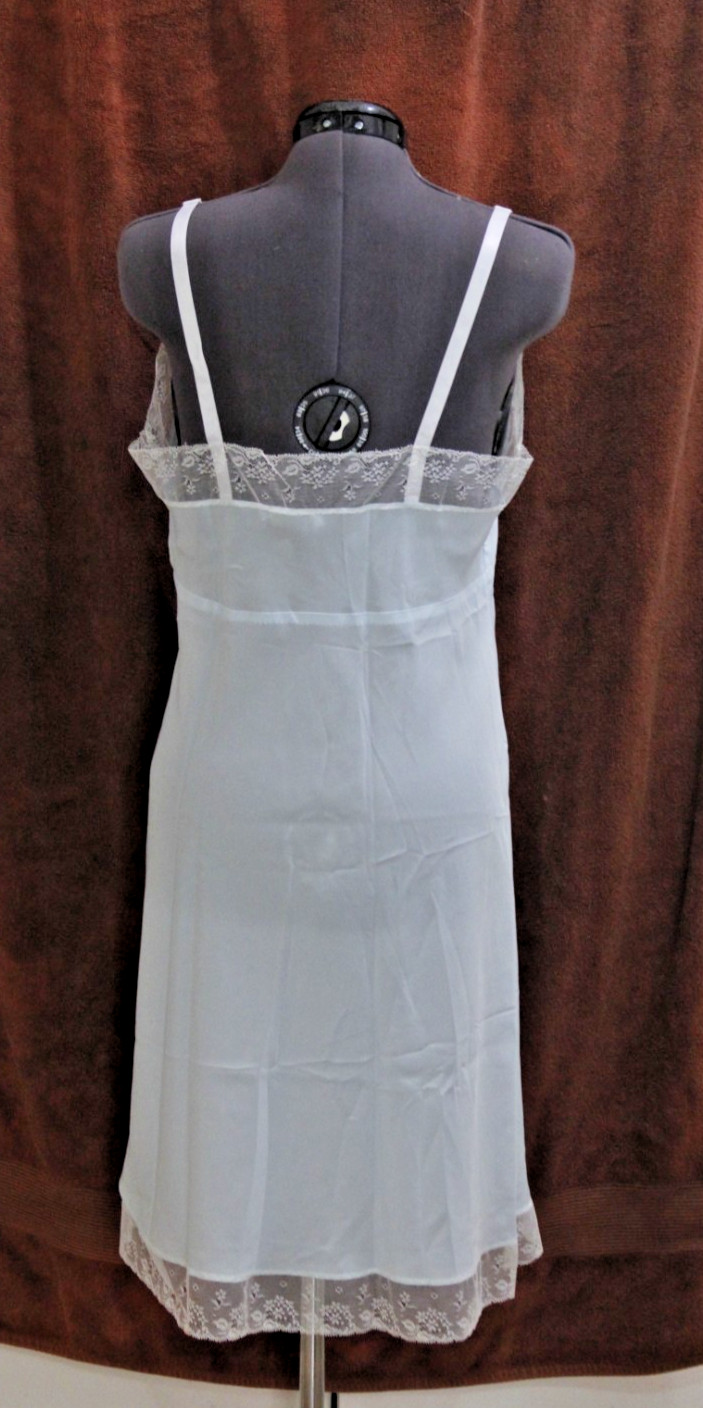 Vintage 1980s Lady Lynne Powder Blue Crepe Full Slip, Size 36-38