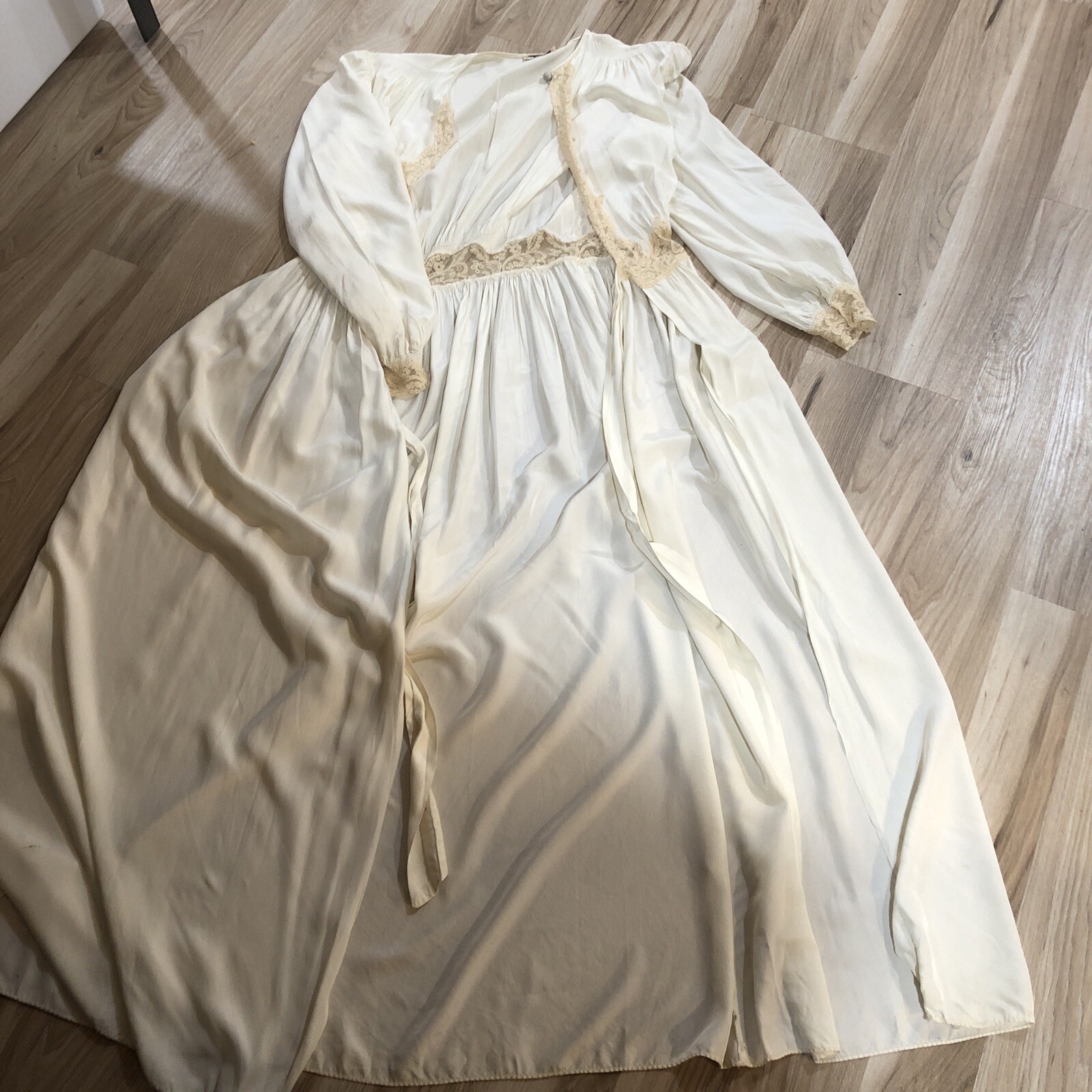 Vintage 1940s Styled by Tula Of Narco Ivory Liquid Satin Robe/Peignoir Size S/M
