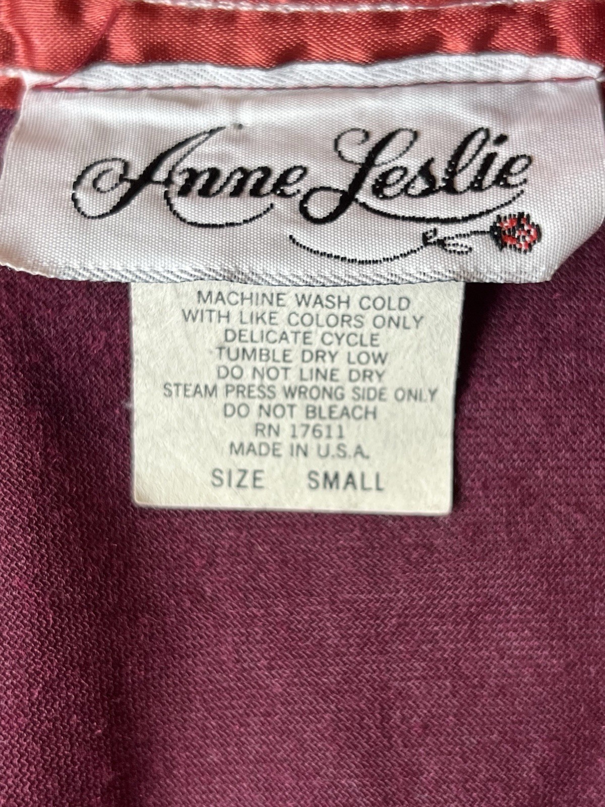 Vintage Anne Leslie Robe Small Burgundy Velvet Satin Embroidered Excellent USA