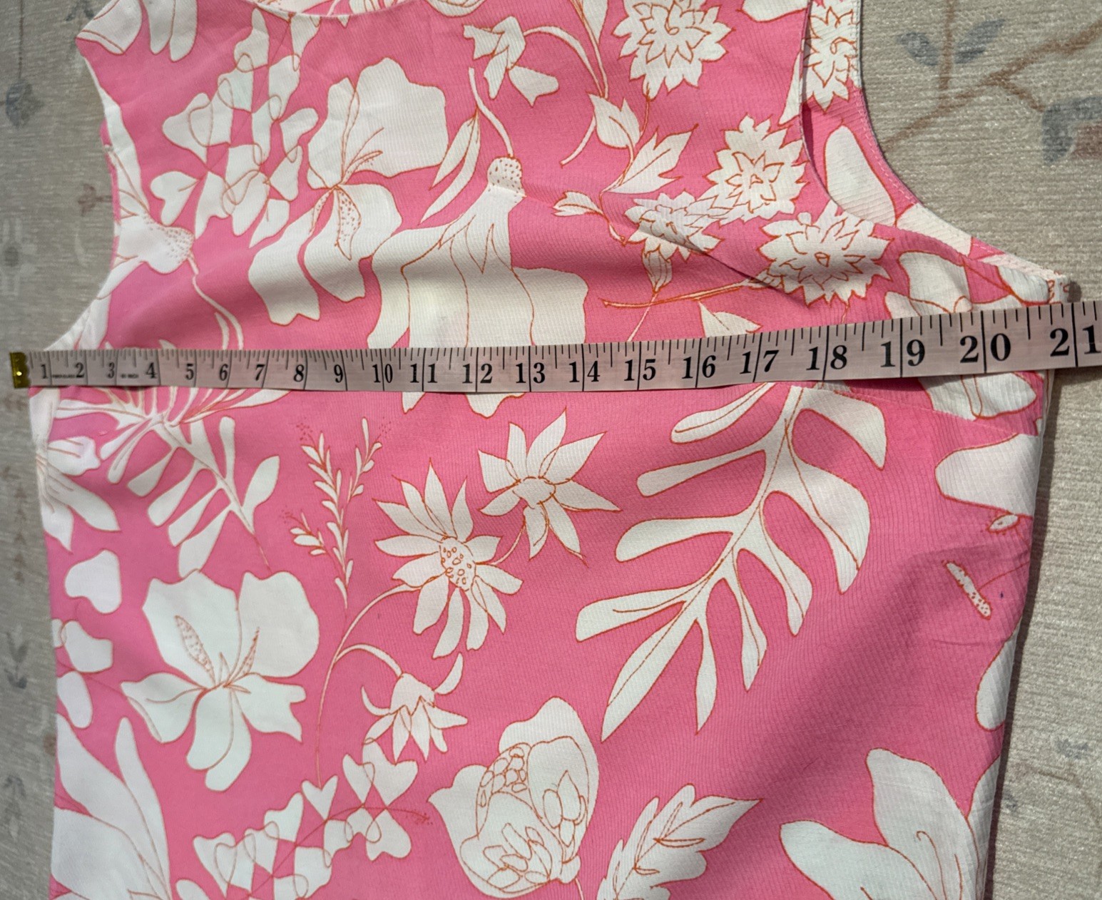 Vintage 1960’s Shell Tank Blouse Hawaiian Print Fabric Back Buttons Union Made M