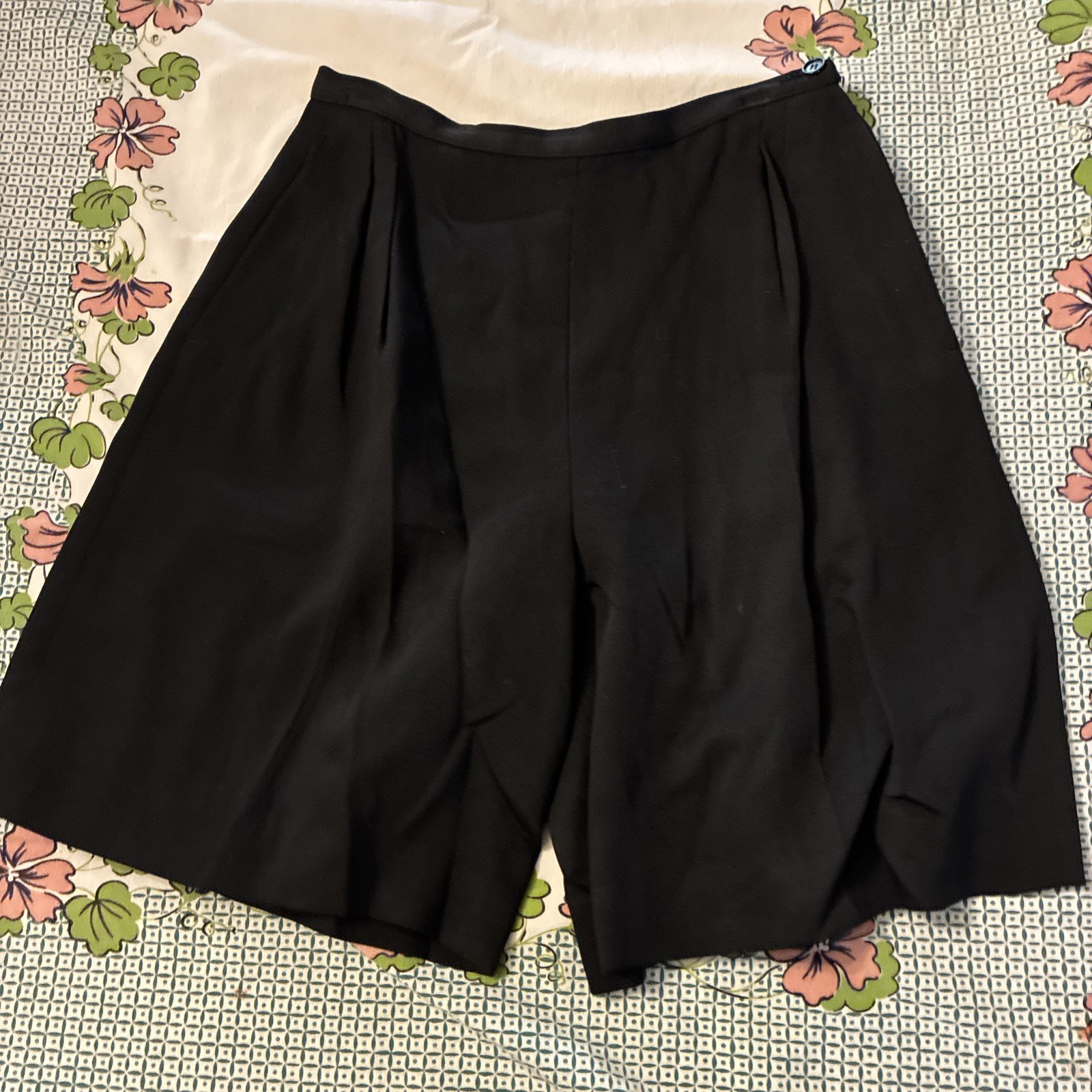 Vtg Women’s Joan & David Made In Italy Shorts Size 8 Black Wool/rayon Mid Thigh