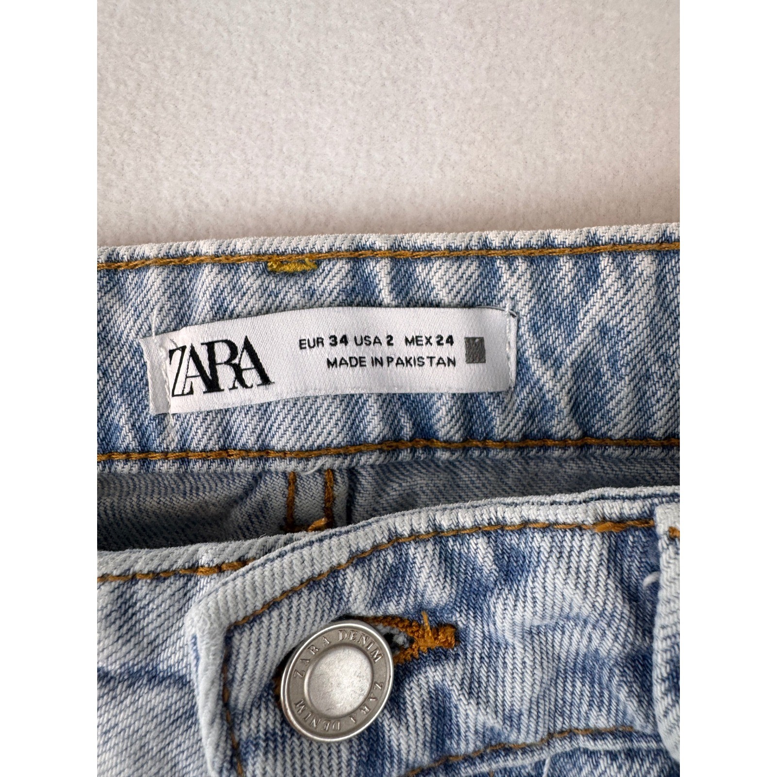 Zara Women’s High Rise Mom Jeans Size 2 Light Wash Relaxed Straight Leg Y2K