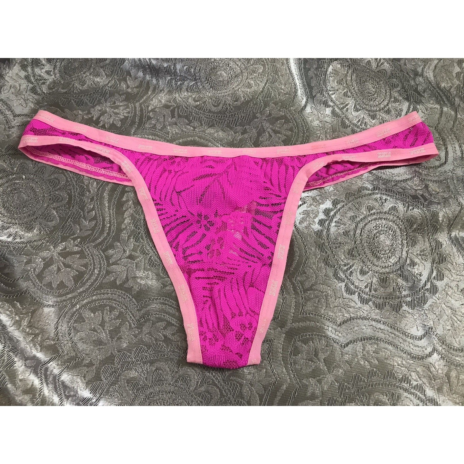 2017 Victoria’s Secret PINK Fuchsia Lace Thong Panties Sz Large Rare