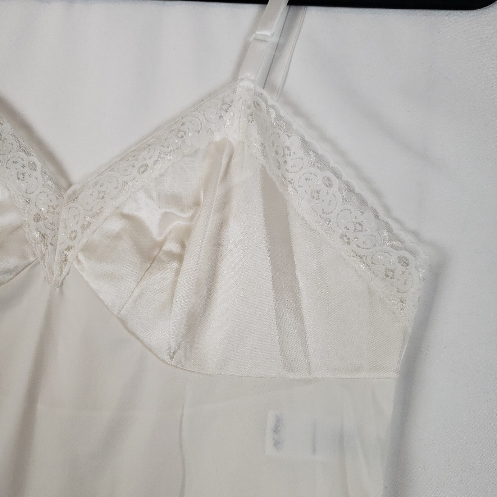 Vanity Fair Full Slip Dress 34 22″ Lace Shimmer Beige Nude 100% Nylon Medium