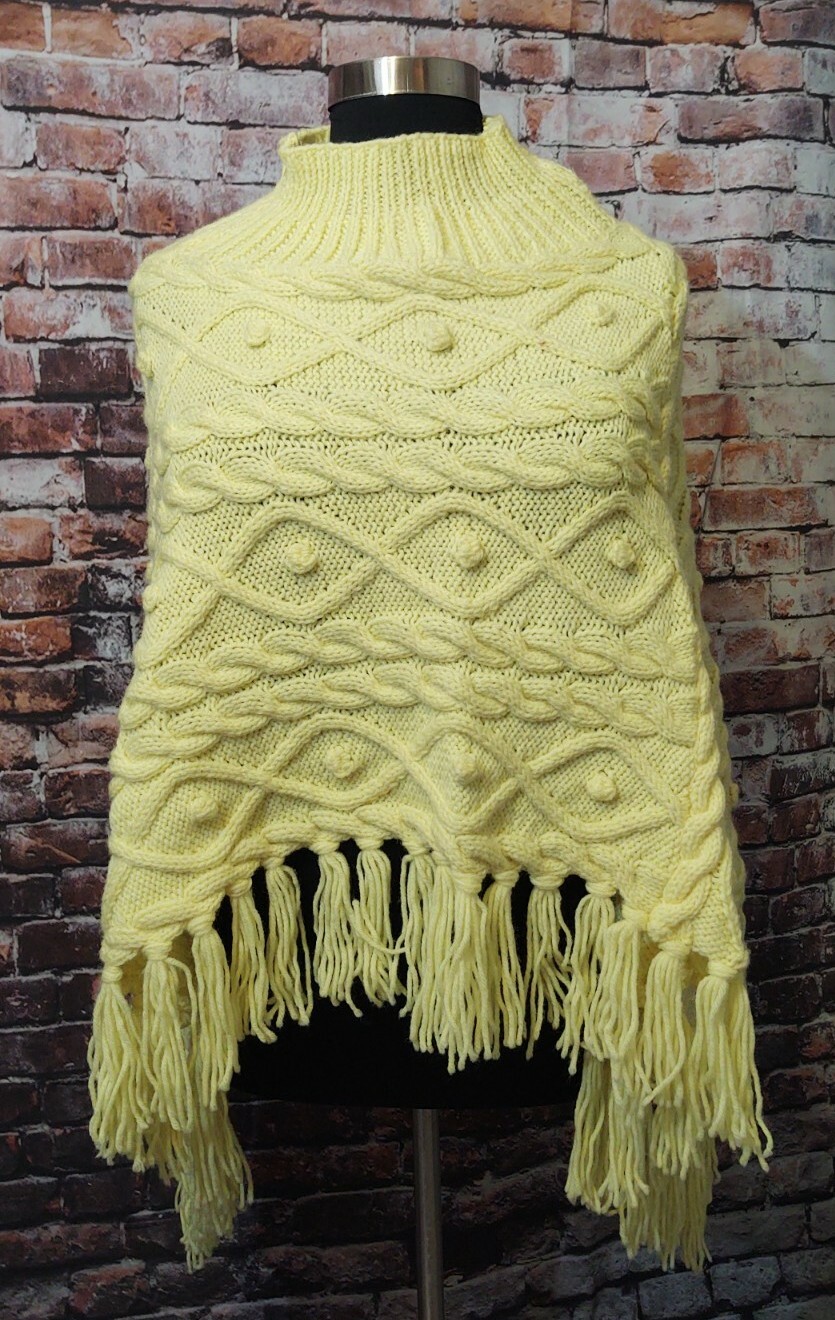VINTAGE YELLOW CABLE KNIT SHAW PONCHO WRAP sz L/XL FRINGE ZIPPER TURTLENECK