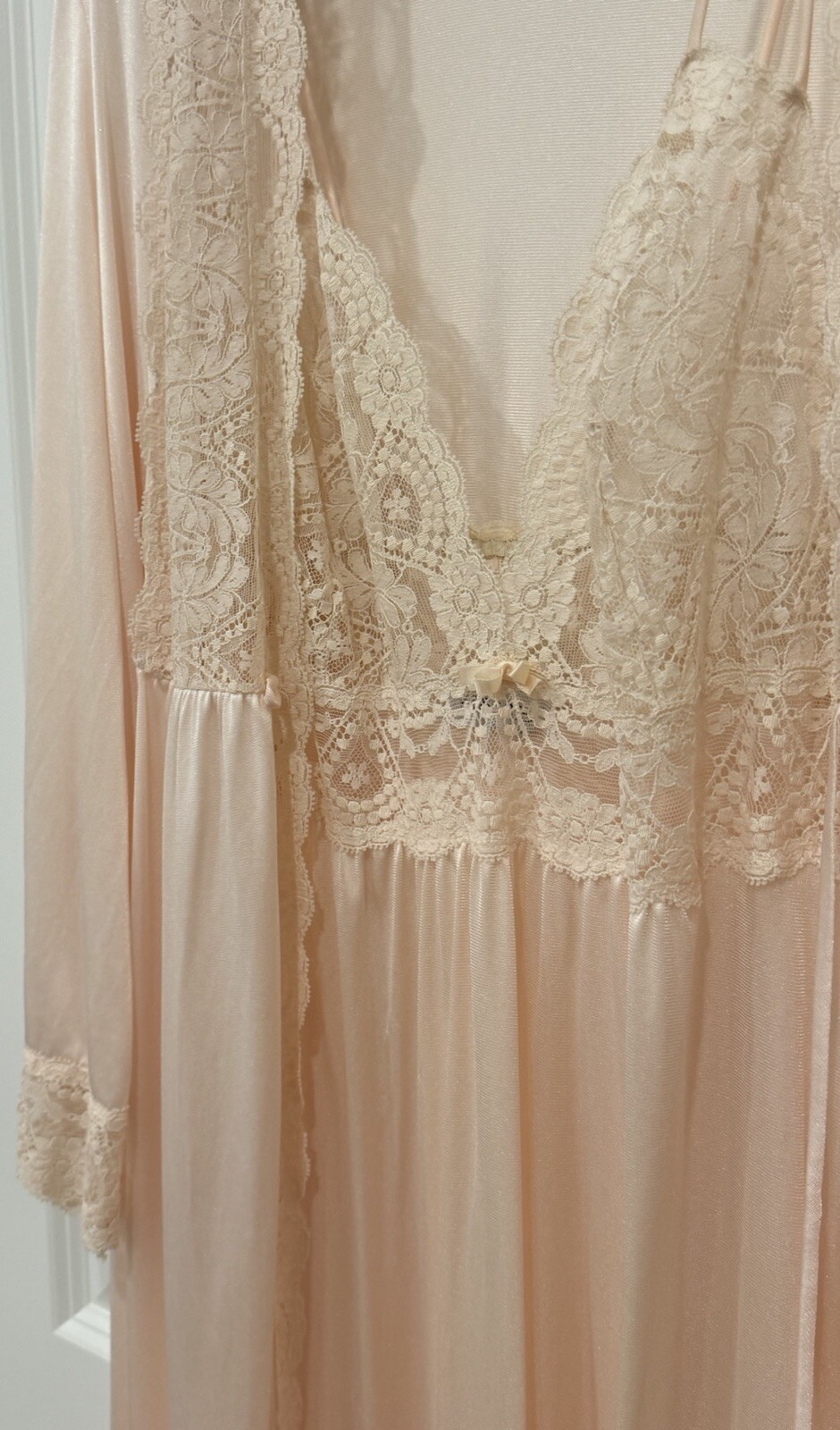 Vassarette Women’s VTG Pink Lace Trim Long Wrap Robe Lingerie & Nightgown S/M
