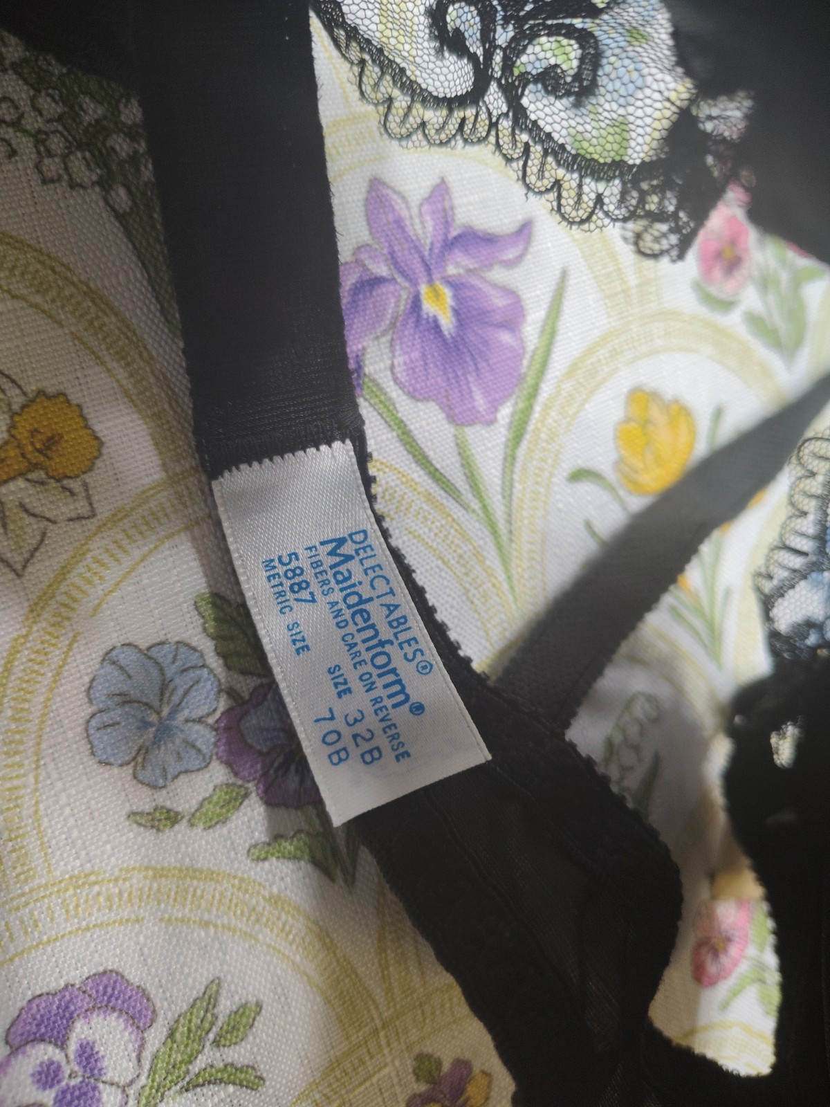 Vintage NWT Maidenform Delectables 5887 Bra – 32B BLACK Made In USA